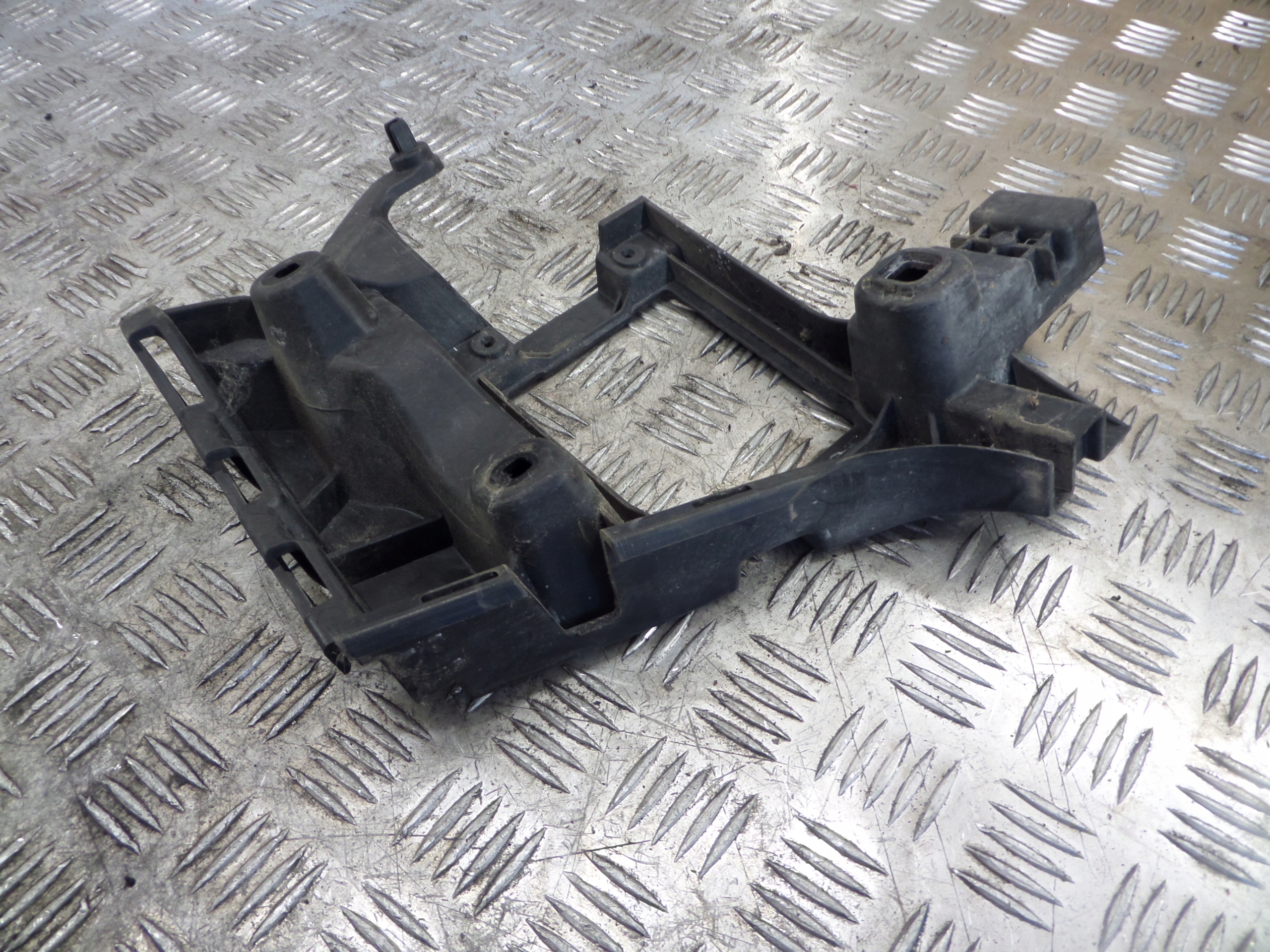 bumper bracket left rear part AUDI RS6 4G 4G9 C7 LIFT