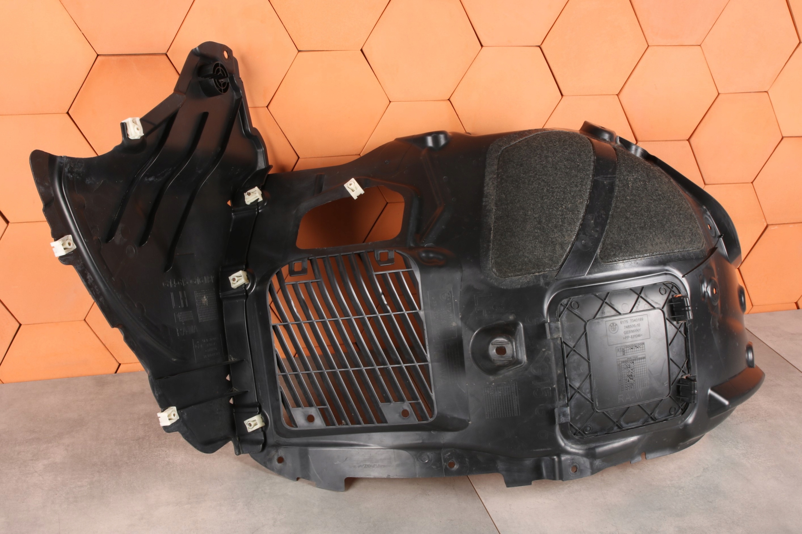 BMW 8 G14 G15 G16 ORYGINALNE mudguard left front left front 7374735