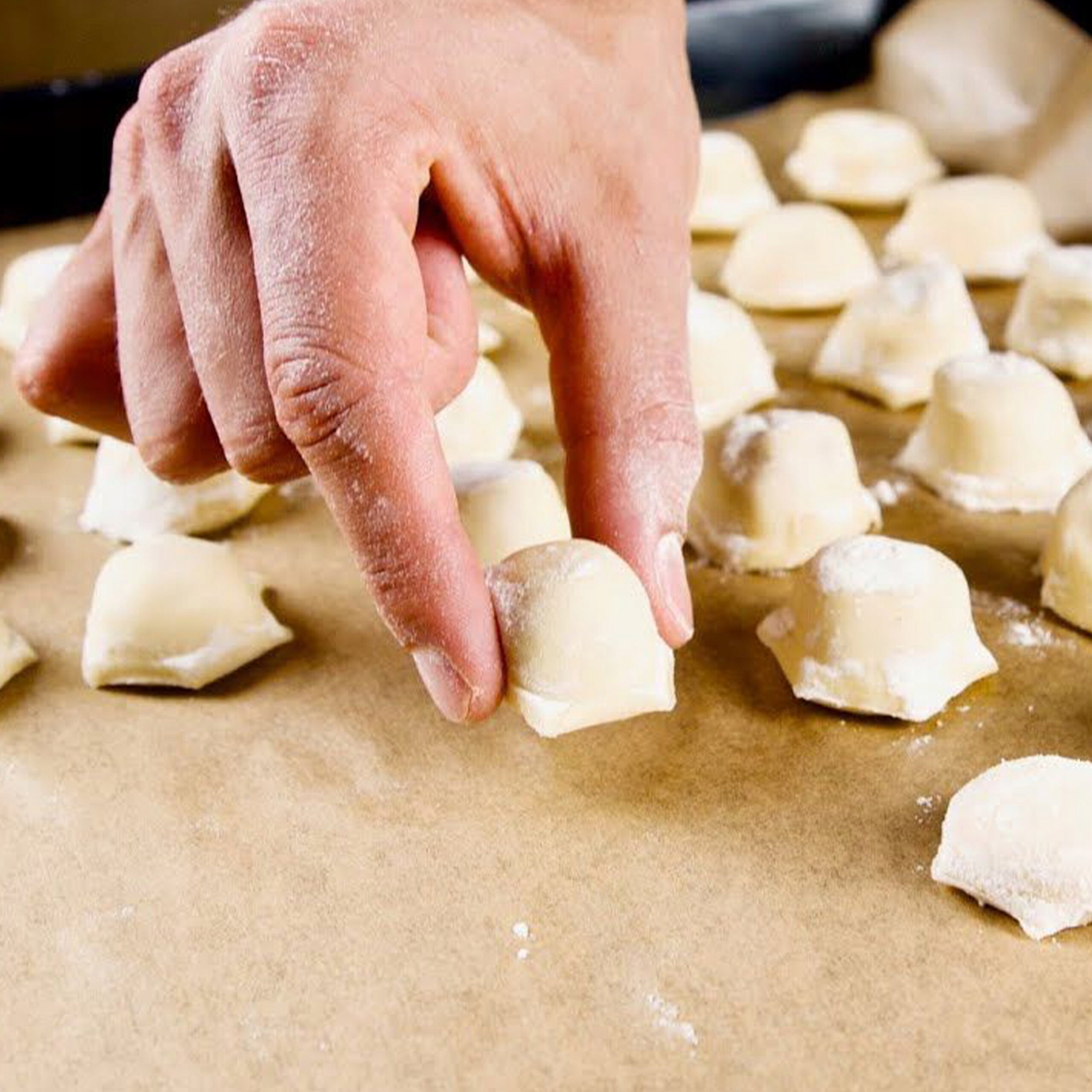 WYKRAWACZ WYKROJNIK DO PIEROGÓW FORMA DO USZEK FOREMKA NA 37 SZTUK RAVIOLI Rodzaj wykrawacz / wykrojnik