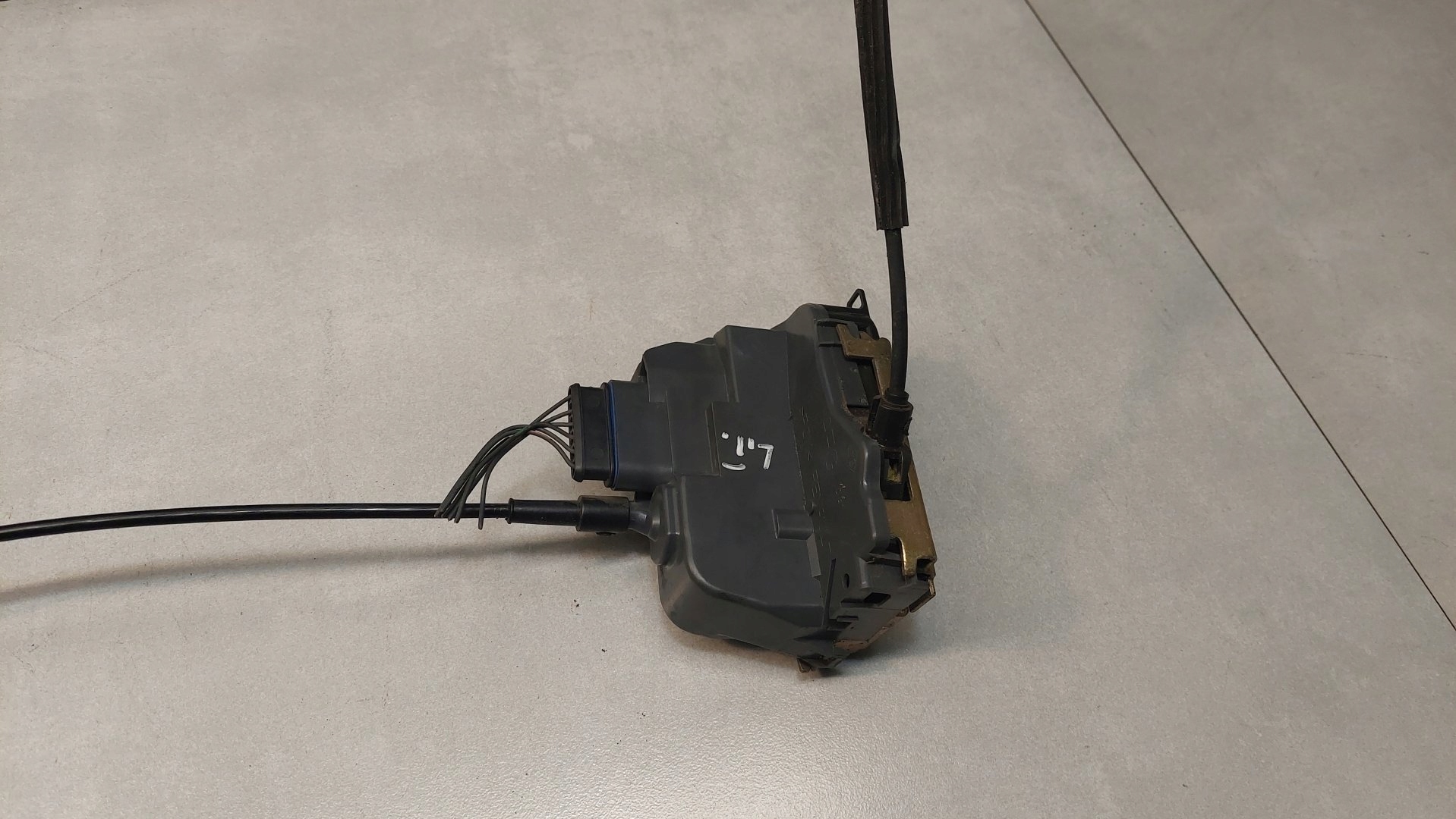lock door left rear part SCENIC II 1.9 DCI