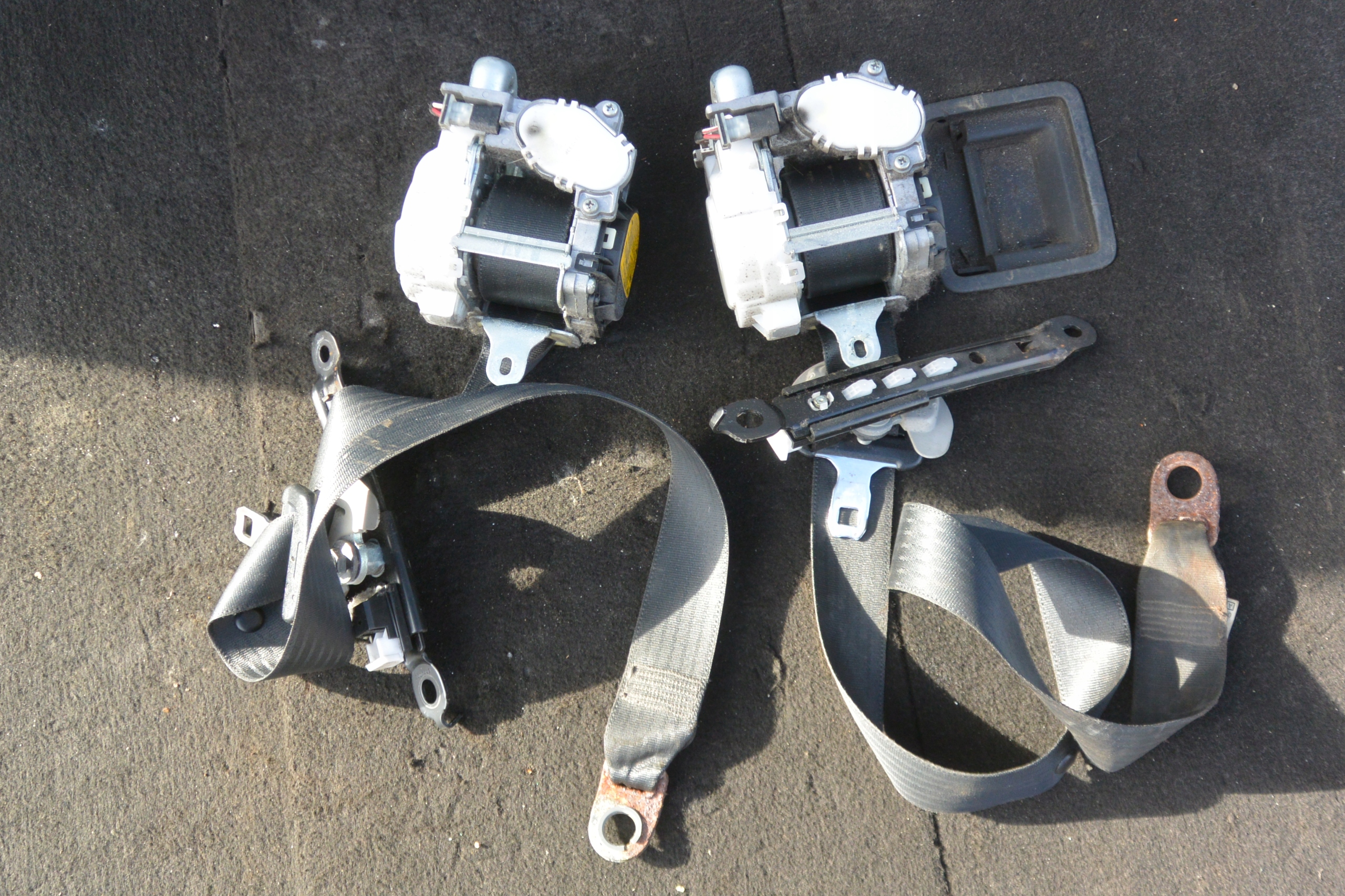 tension belt safety right left front original TOYOTA PRIUS plus +