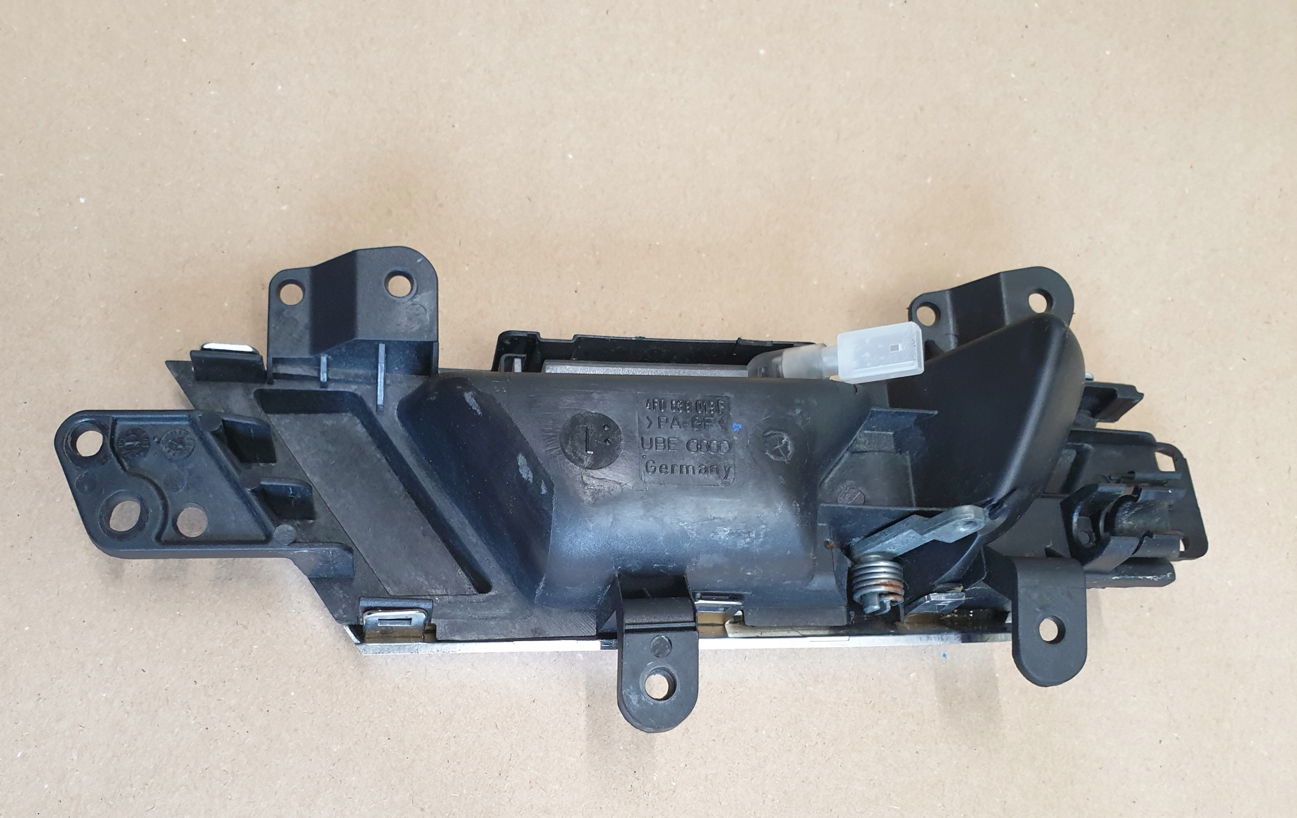 handle inner PODSWIETLANA LED left rear part AUDI A6 C6 4F OE