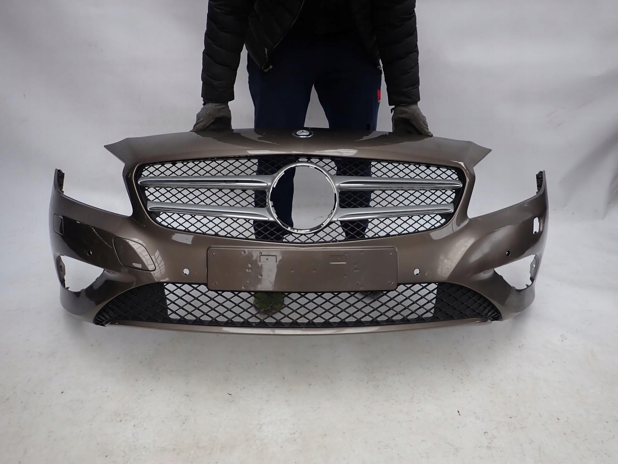 MERCEDES A-KLASA III 3 W176 12-15 bumper front front washer 6XPDC