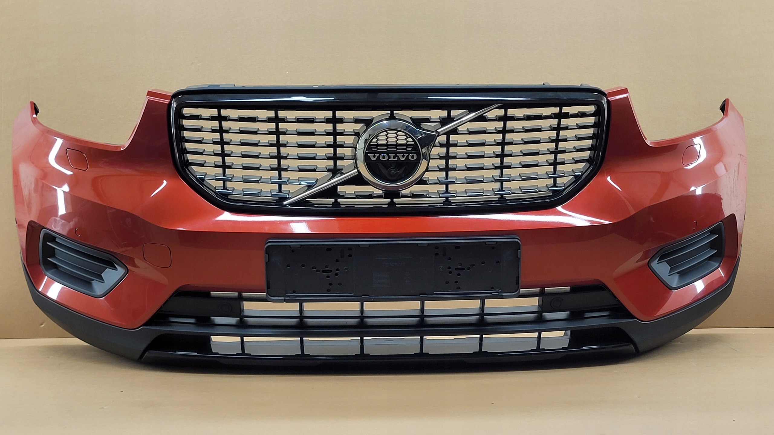 KOMPLETNY ZDERZAK PRZÓD VOLVO XC40 2017- 6X PDC KAMERA KOLOR 725 R-DESIGN