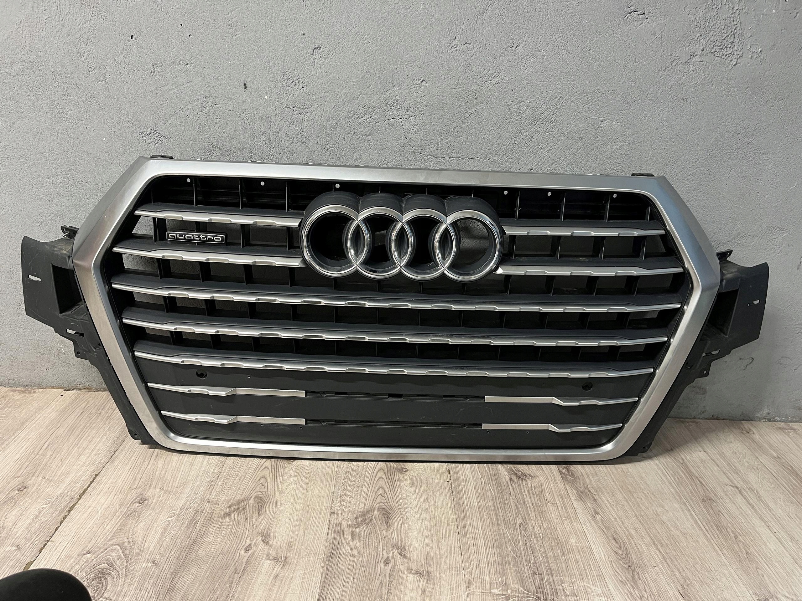 AUDI Q7 4M GRILL ATRAPA OE 4M0853651F