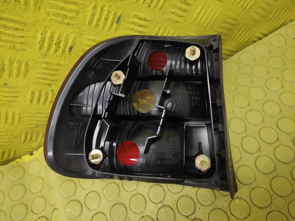VOLVO V70 light left rear part