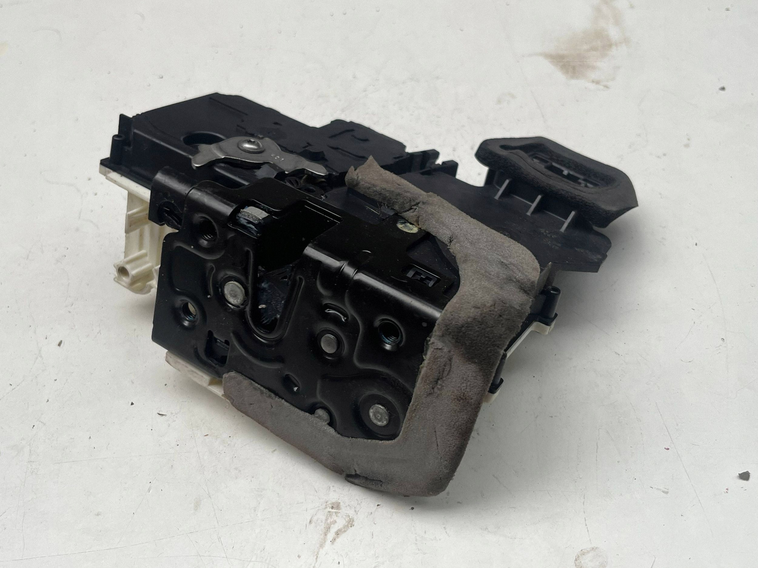 AUDI A6 C8 lock door right rear part 4K0839016Q @M