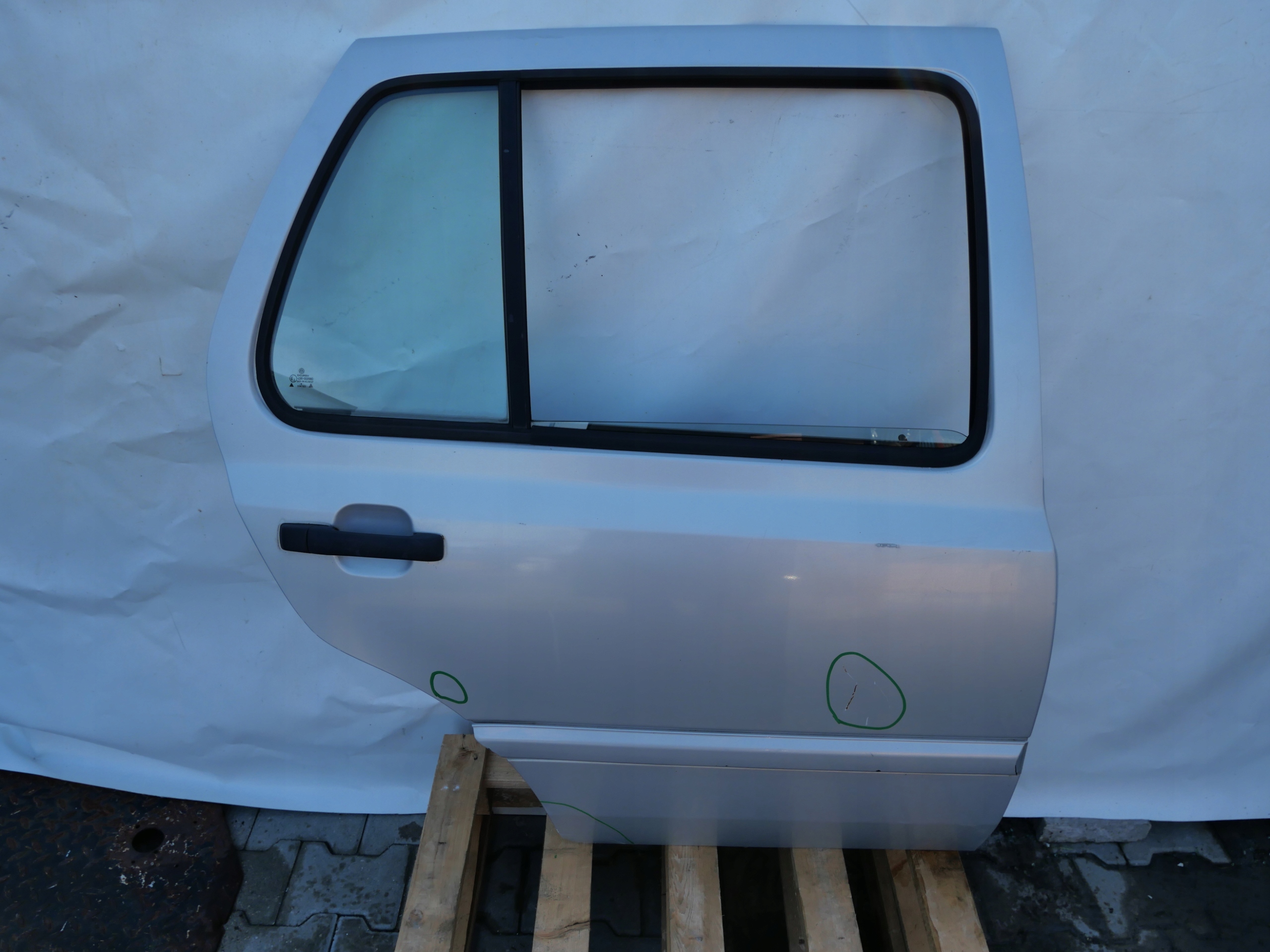 VW VENTO dveře pravé záď