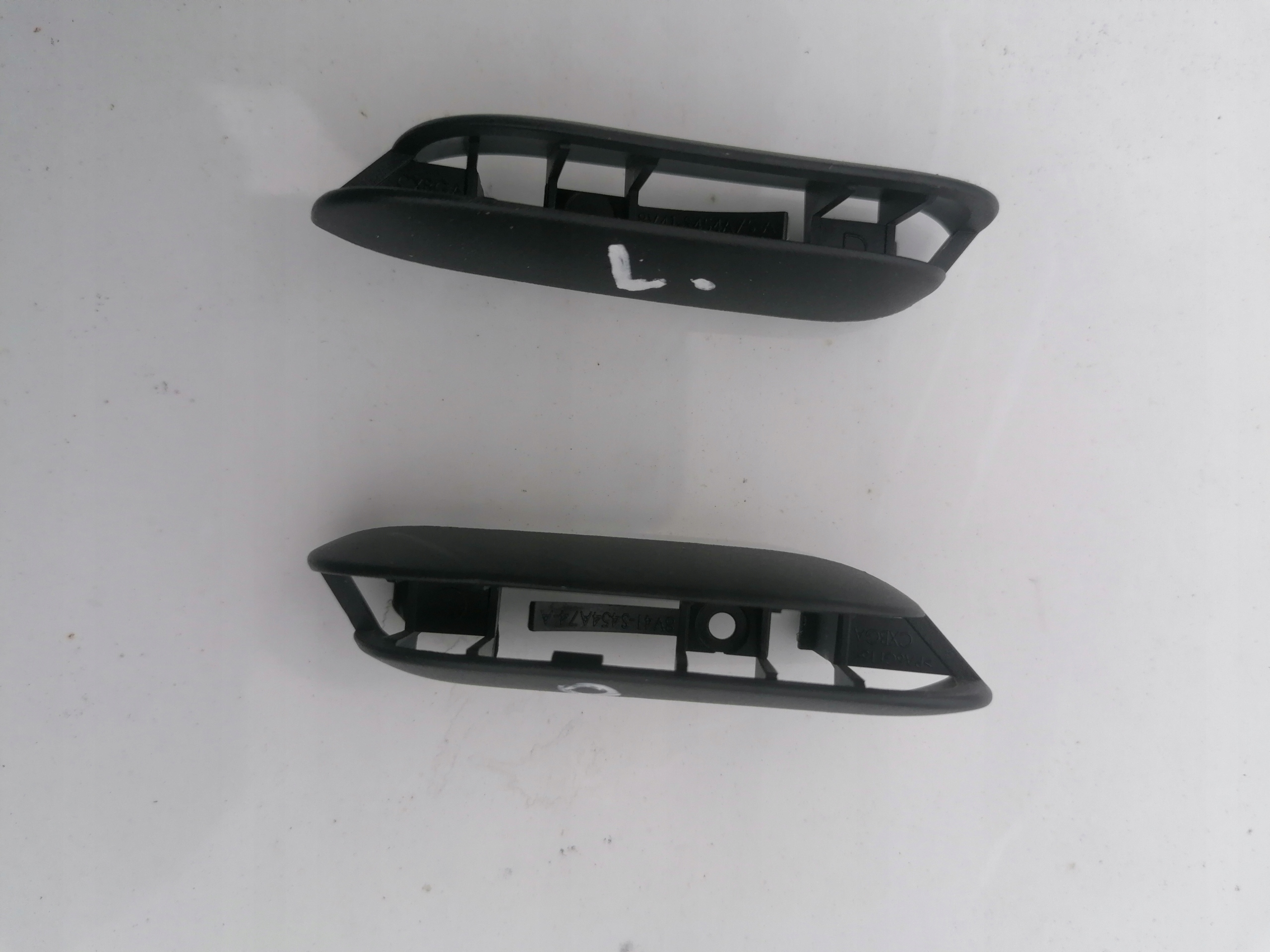 UCHWYT PÓŁKI MOCOWANIE ROLETY KOTARY SPINKA KLAPY TYŁ KUGA MK1 2008-2013 Producent części Ford OE