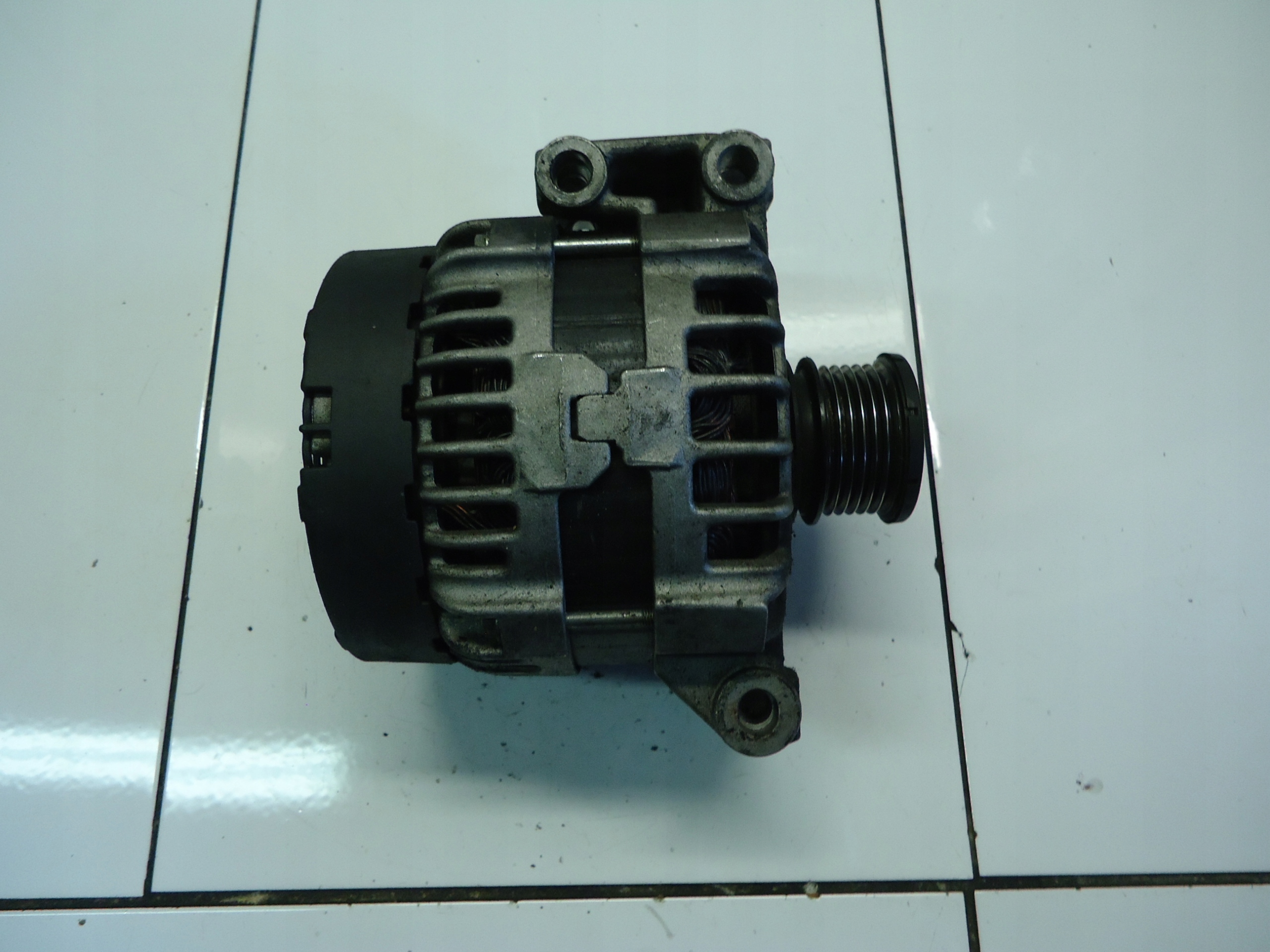 CITROEN C3 1.6 2012 5F01 генератор 0125711011