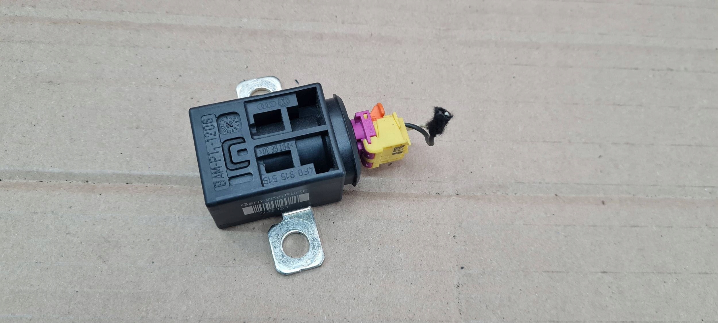 A6 C6 LIFT fuse PIROTECHNICZNY A4 B8 S4 A5 A6 C7 Q3 4F0915519
