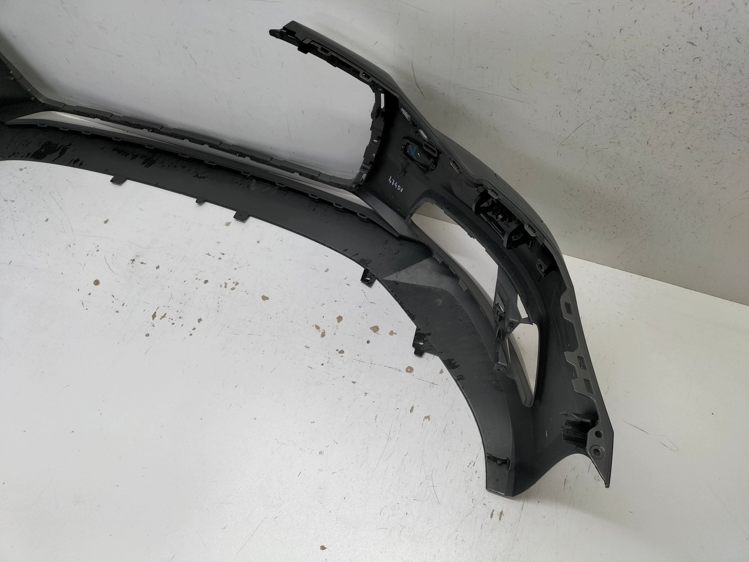 front bumper front AUDI A6 C8 18 wersja below washers below side PDC