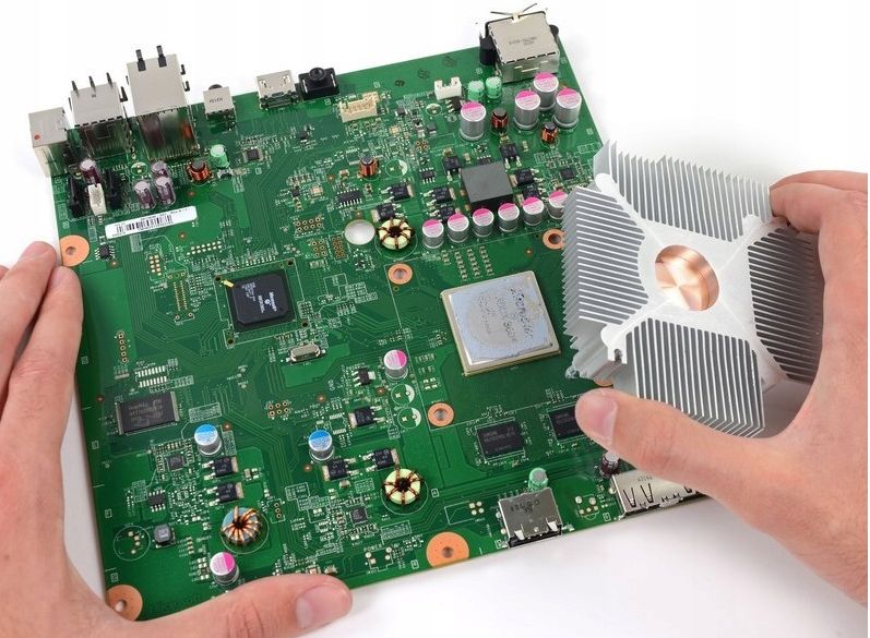 XBOX360 Slim RGH3 1TB 2xPAD KINECT NOWY FB17559 Kolor czarny