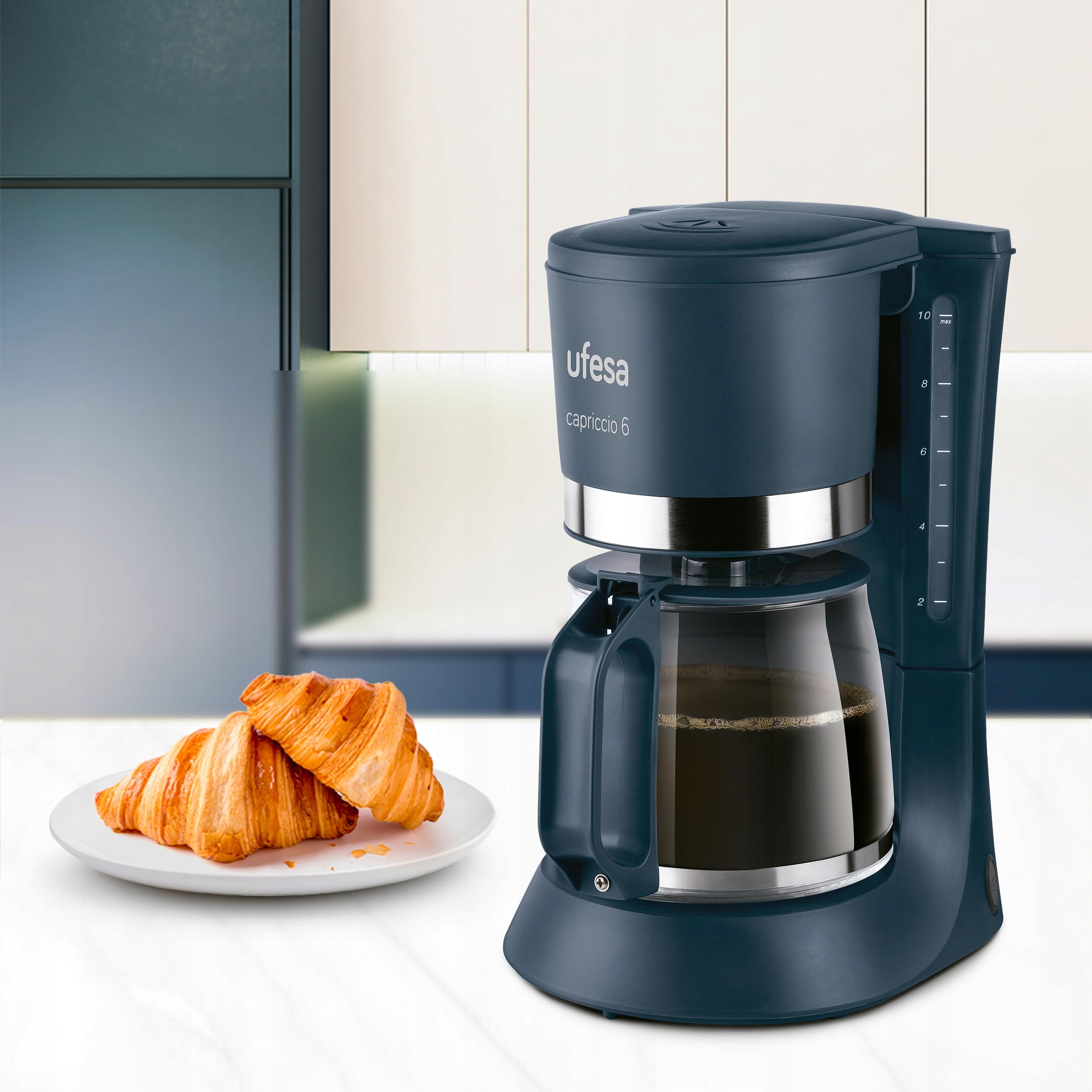 UFESA Ekspres Przelewowy 6 Filiżanek 600W, Antykapaniowy, Niebieski — miniatura 2