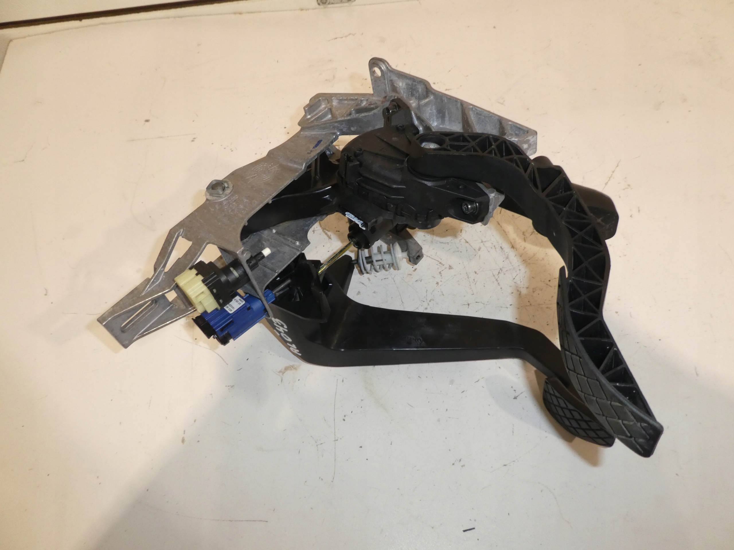 AUDI A4 B6 B7 PEDAL Frein Support Embrayage Pompe 8E1721117A