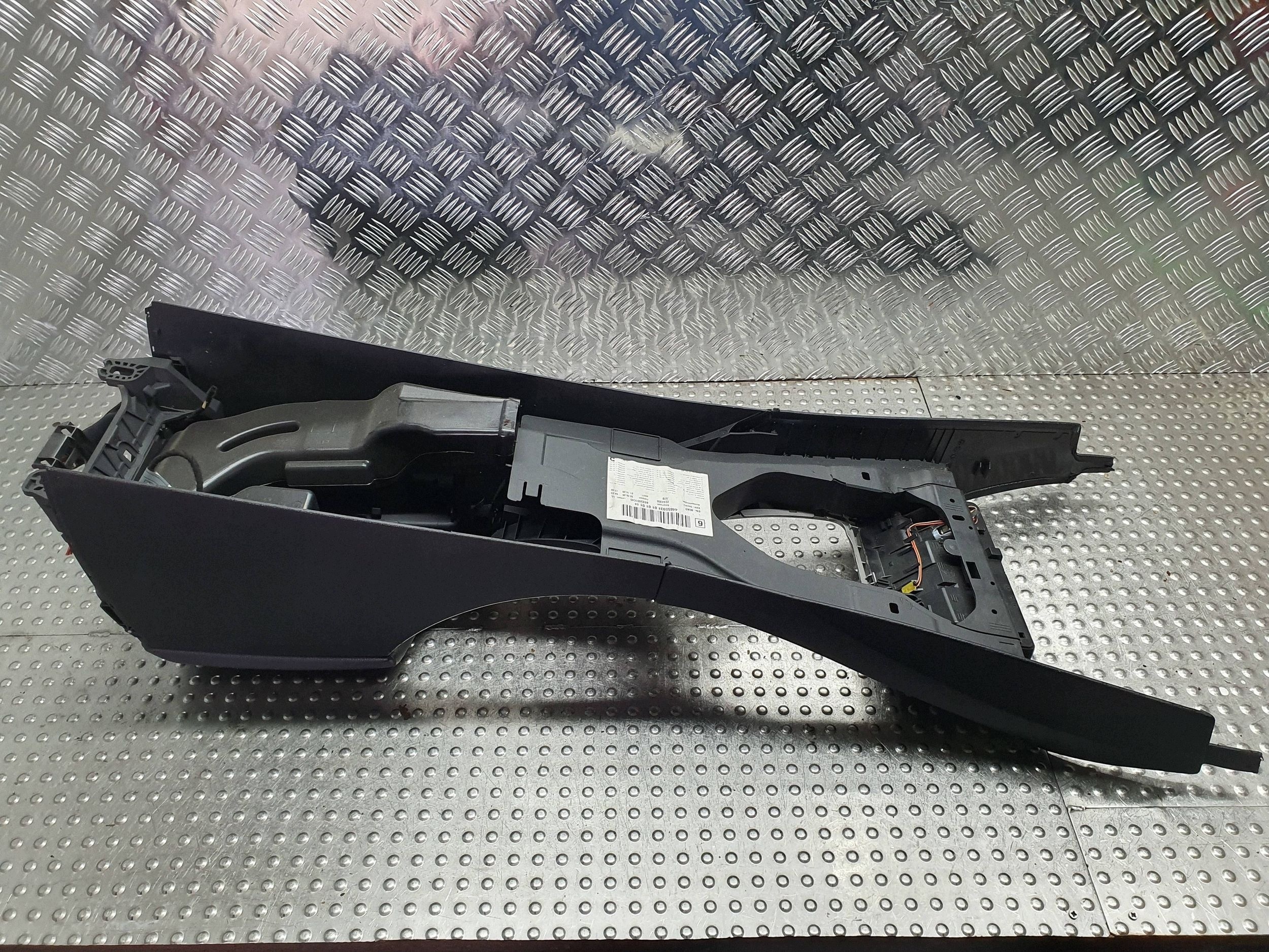 TUNEL central armrest 9153269 BMW 3 E90 E91 E92