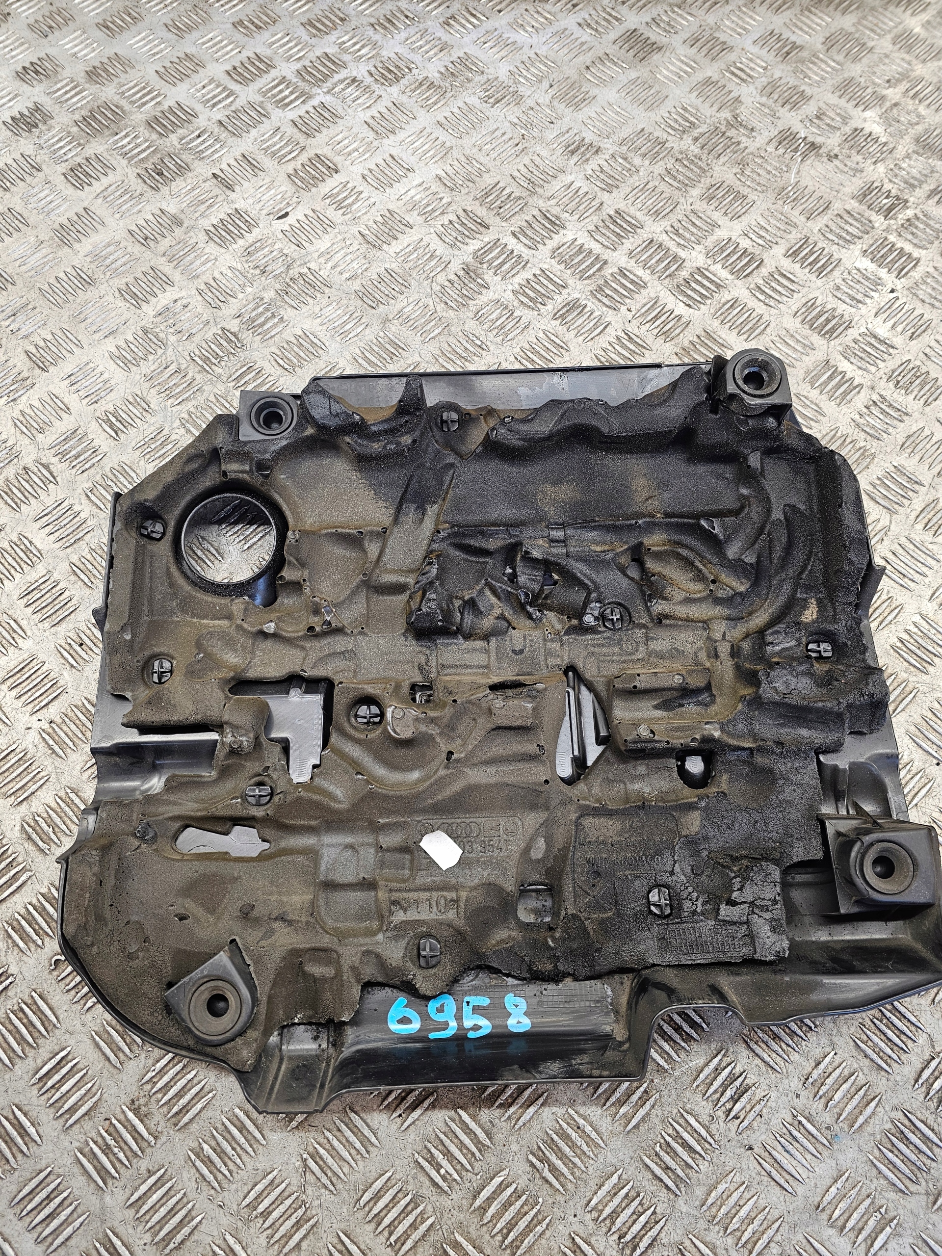 Audi OE 04L103954 fedél motorfedél