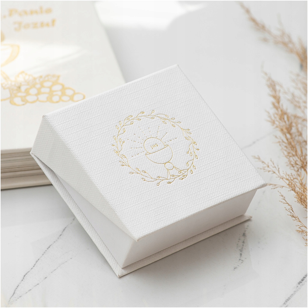 Pamiątka Komunii Świętej Srebrny krzyżyk zdobiony z łańcuszkiem srebro 925 Płeć uniseks