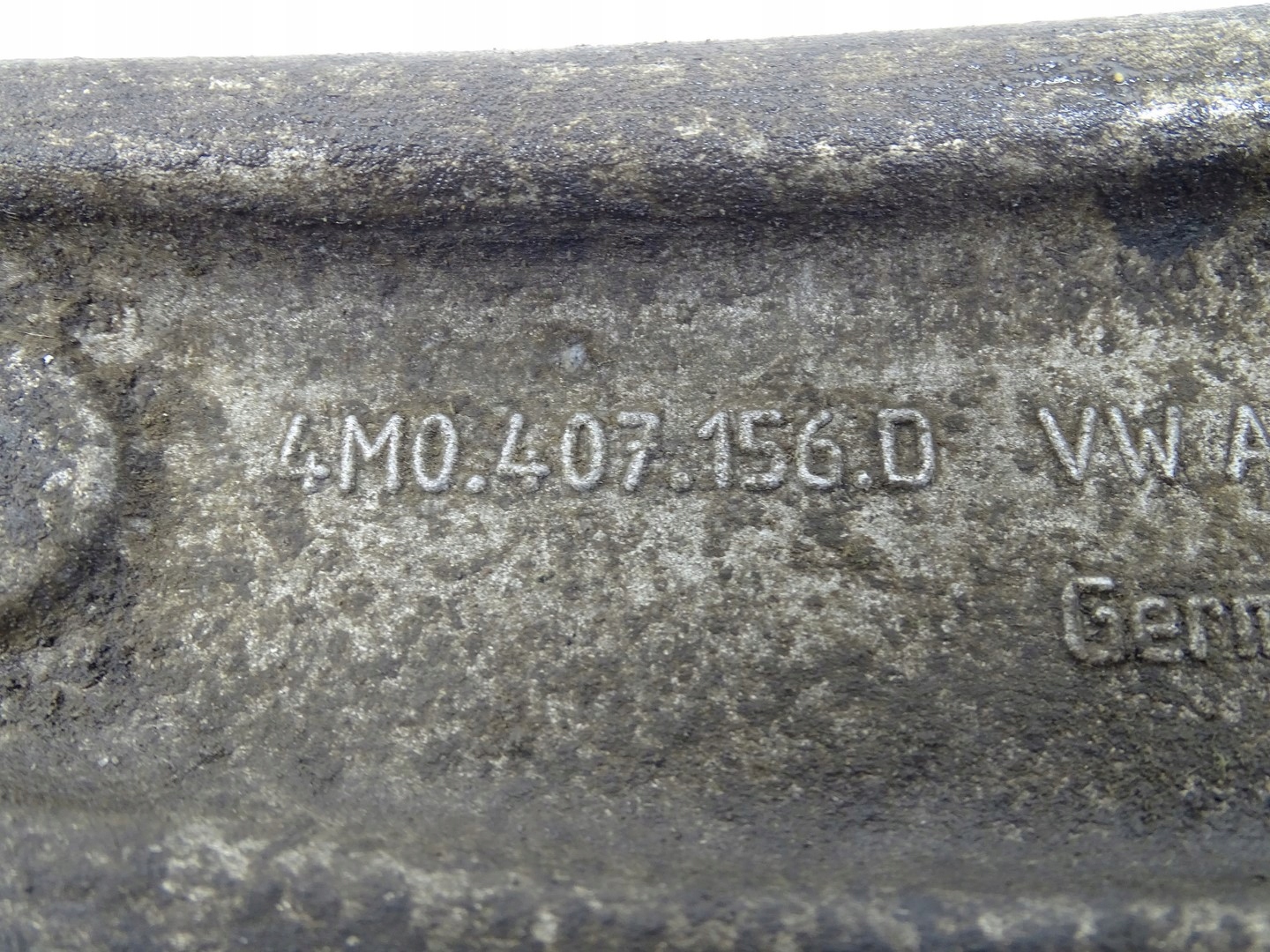 arm right front AUDI A8 Q7 Q8 4M0407156D