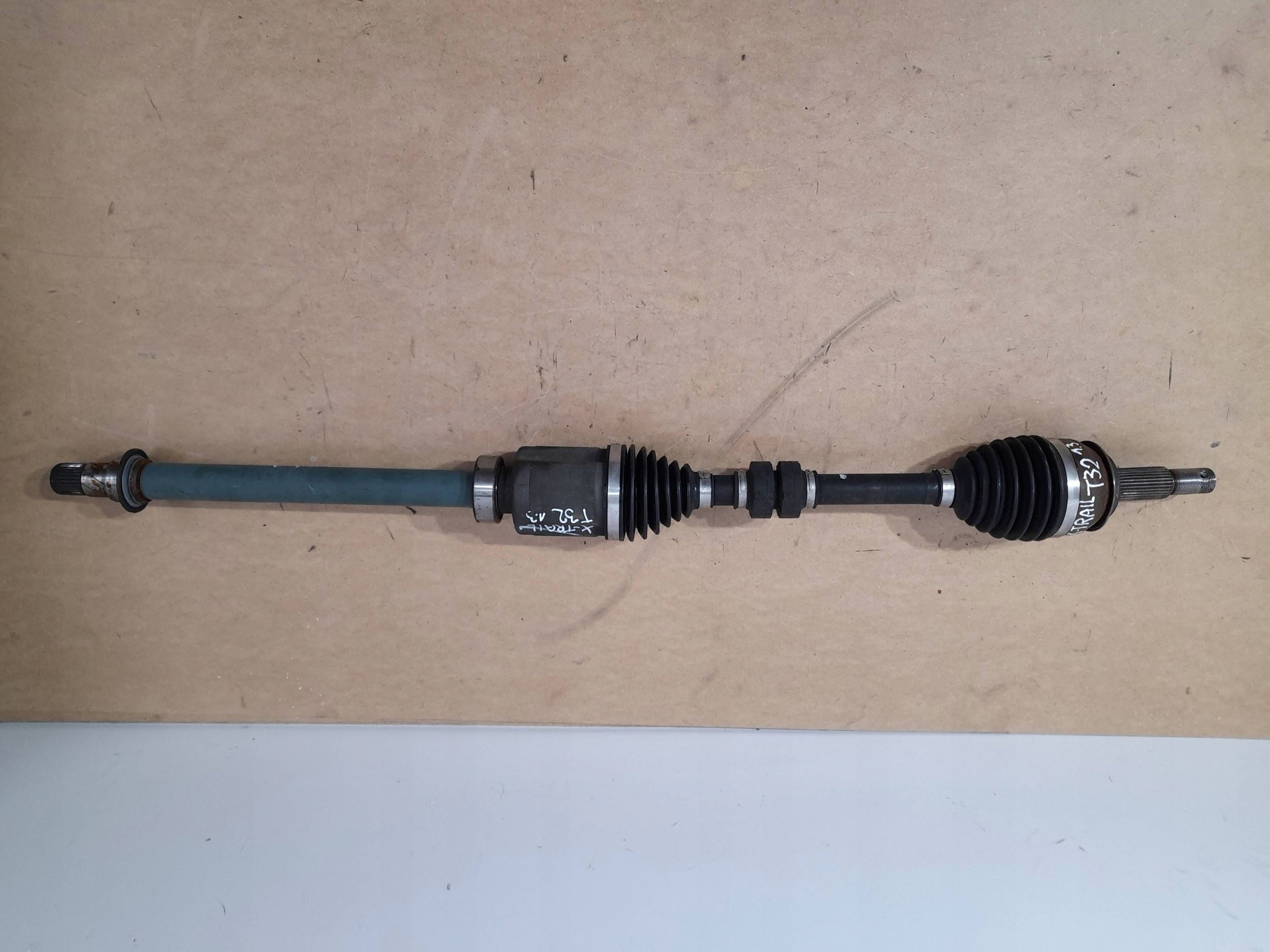 Nissan X-Trail T32 semi-axis front right 1.3 (A680)