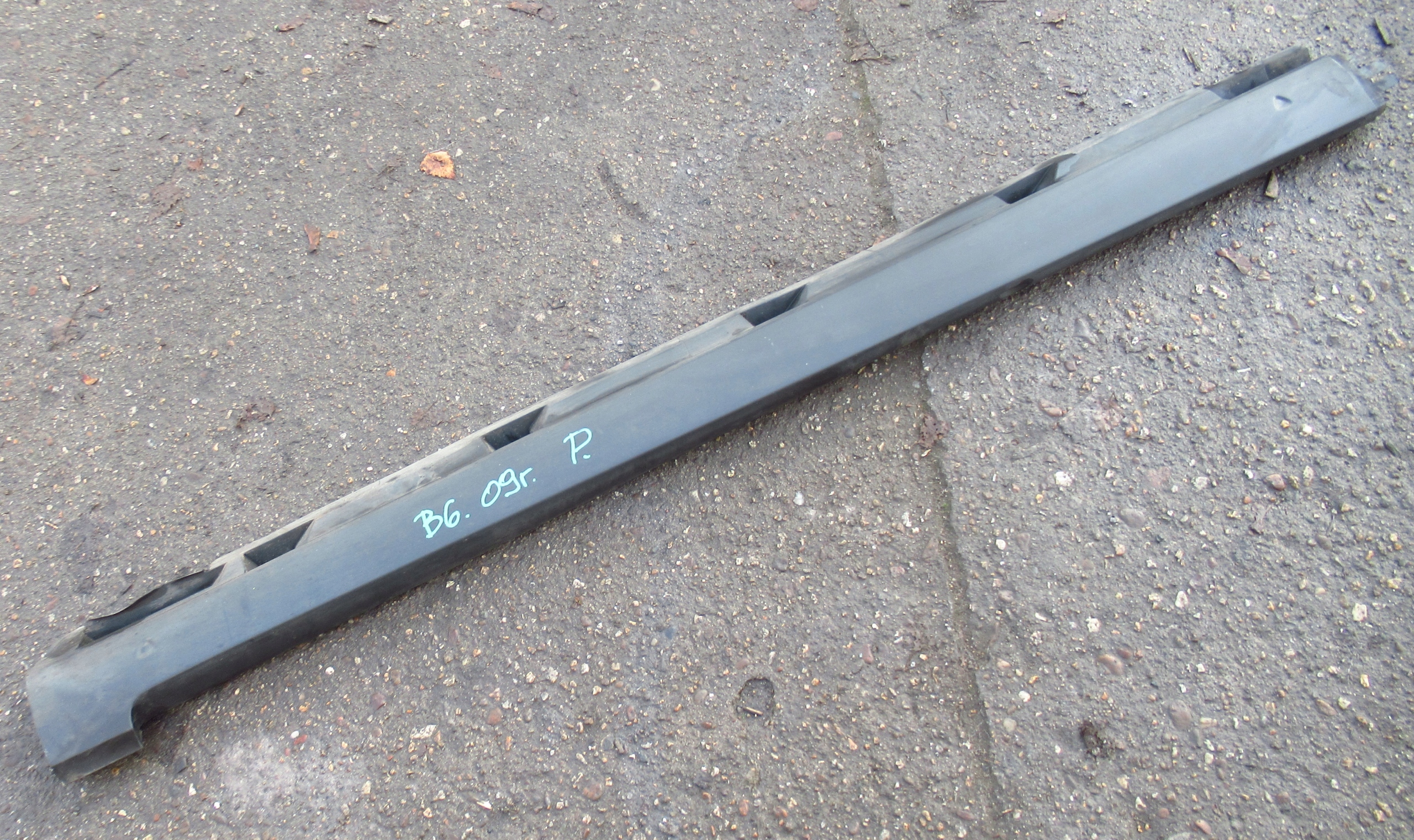 VW PASSAT B6 09R moulding threshold right