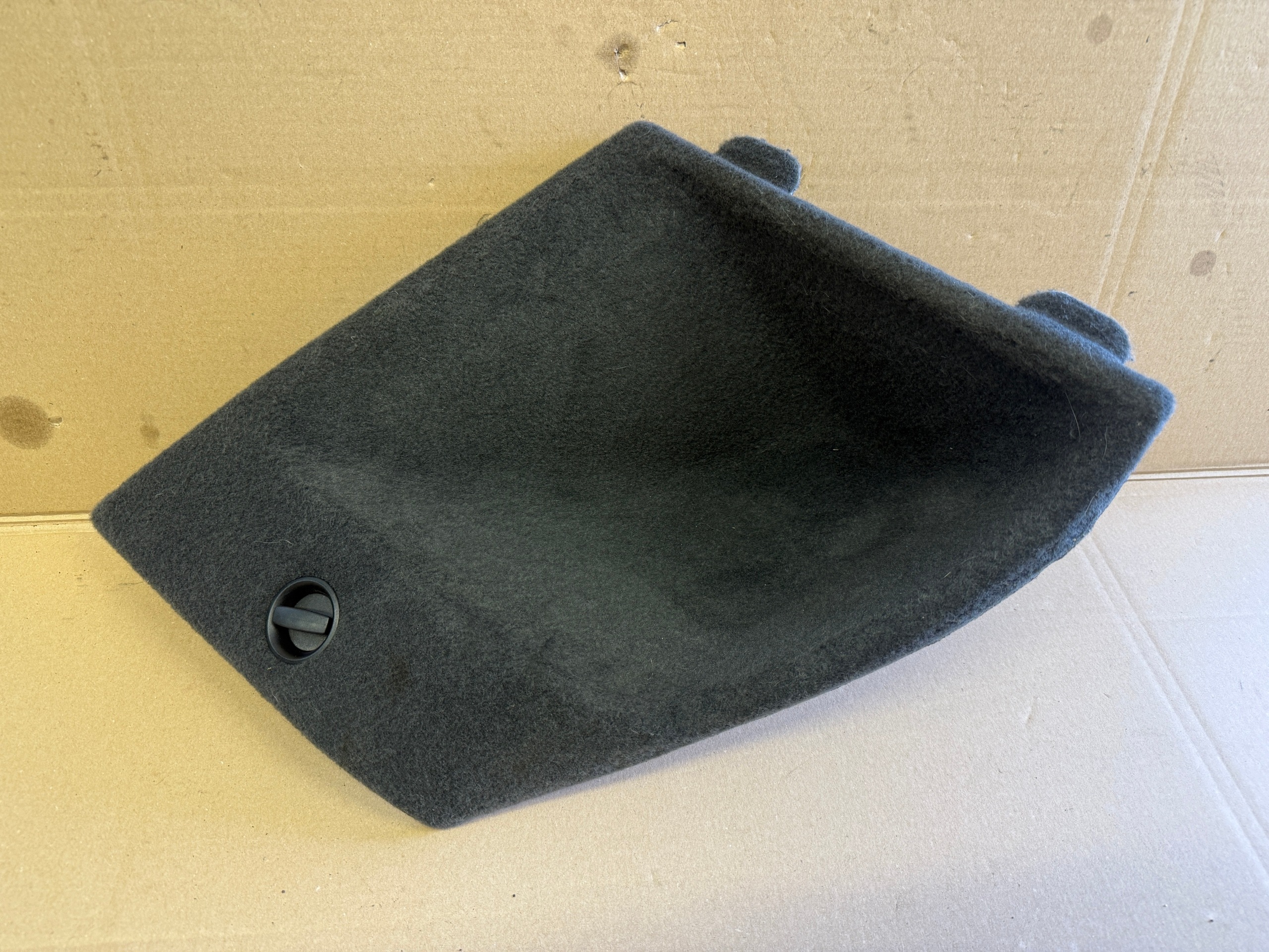 AUDI Q3 8U LIFT S-LINE boot upholstery left rear part