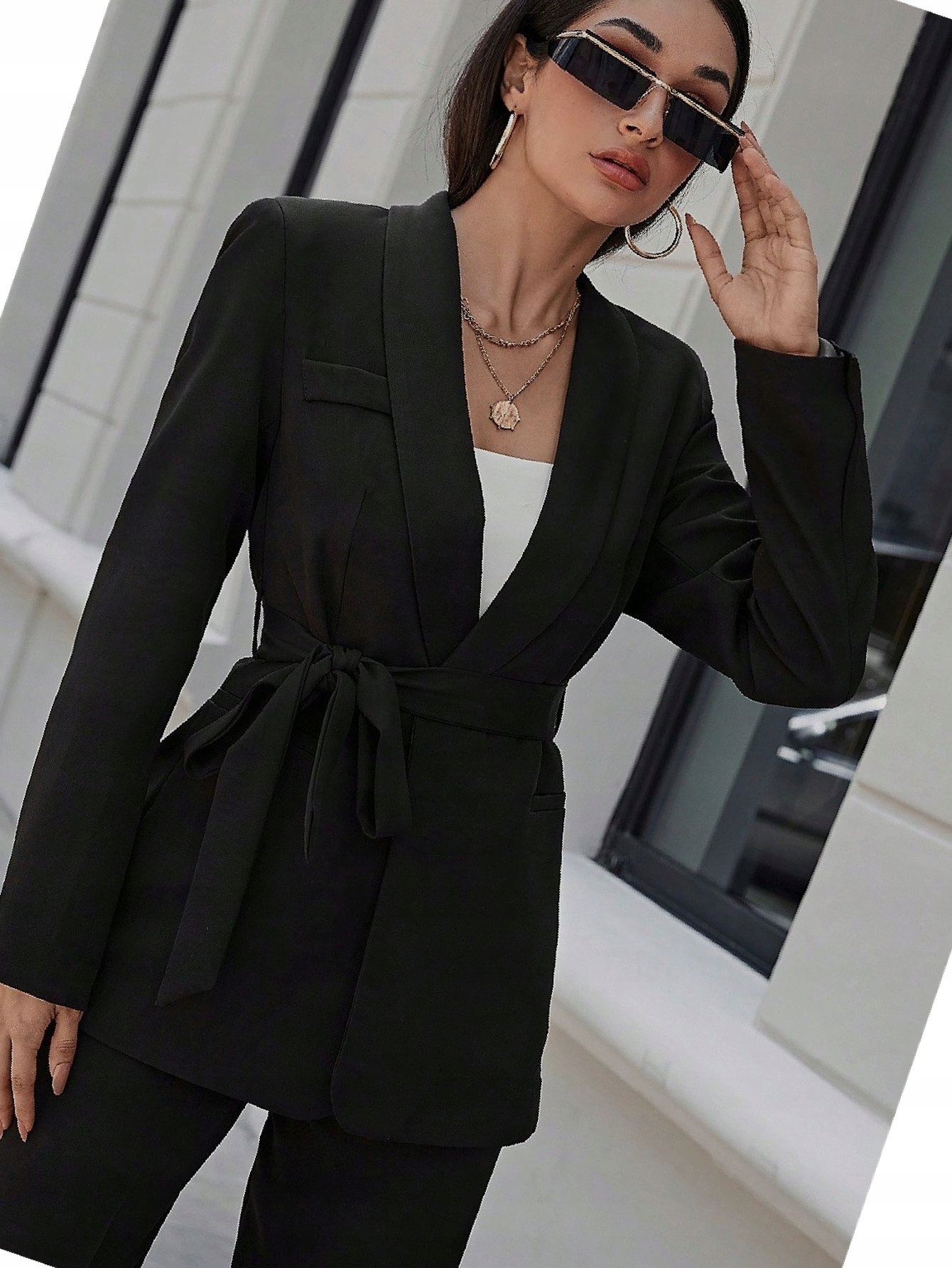 Dámský večerní oblek s opaskem, černý, velikost 40