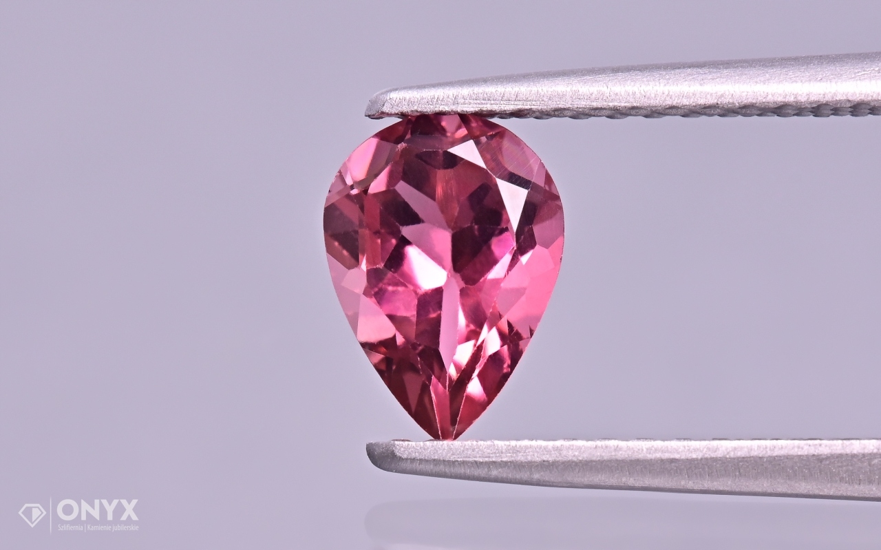 Turmalín fasetovaný slza 7,5x5,5 mm