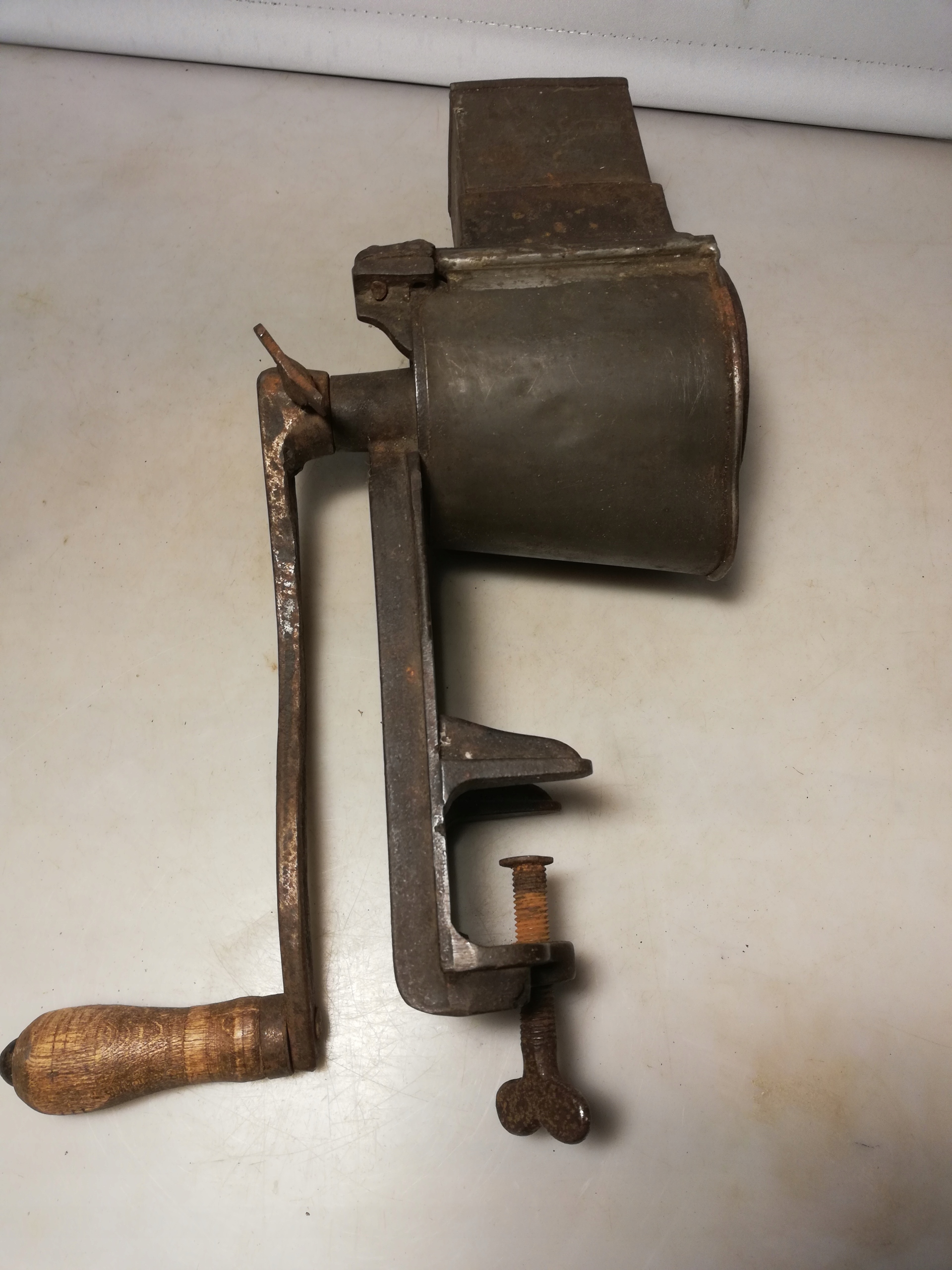 Stara maszynka młynek do orzechów itp. AUSTRIA