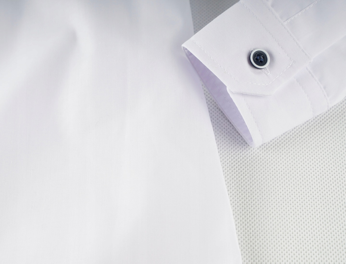 Koszula dla chłopca elegancka długi rękaw biała z granat kołnierz KADA 128 Rozmiar (new) 128