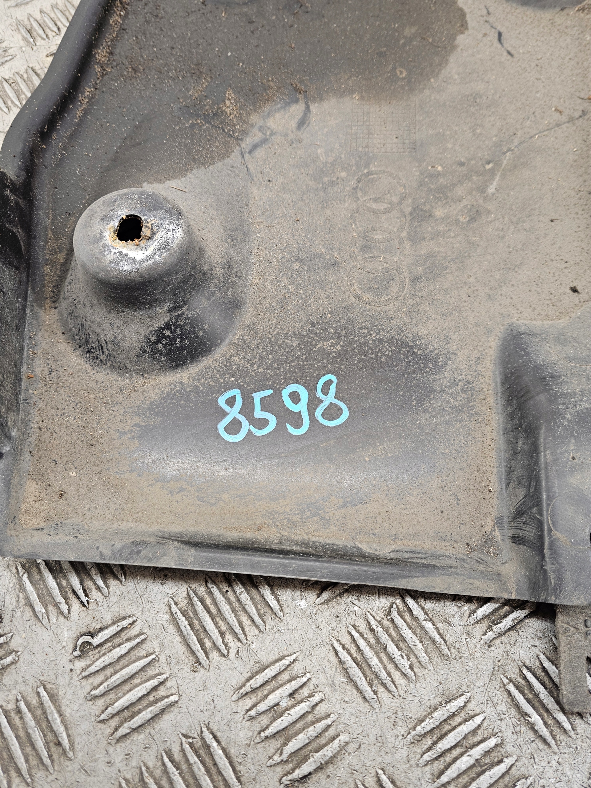 AUDI A6 C7 4G Blende Abdeckung abdeckung Unterfahrschutz links BODEN Gehäuse 4G0825215E