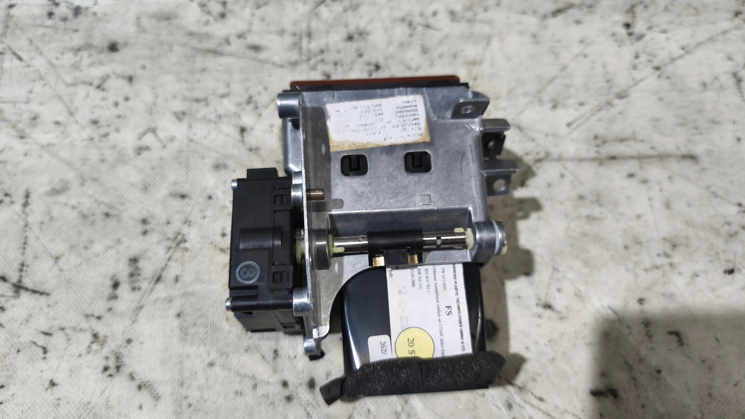 grid air conditioning devices left VW PHAETON 2006r 3D1819073