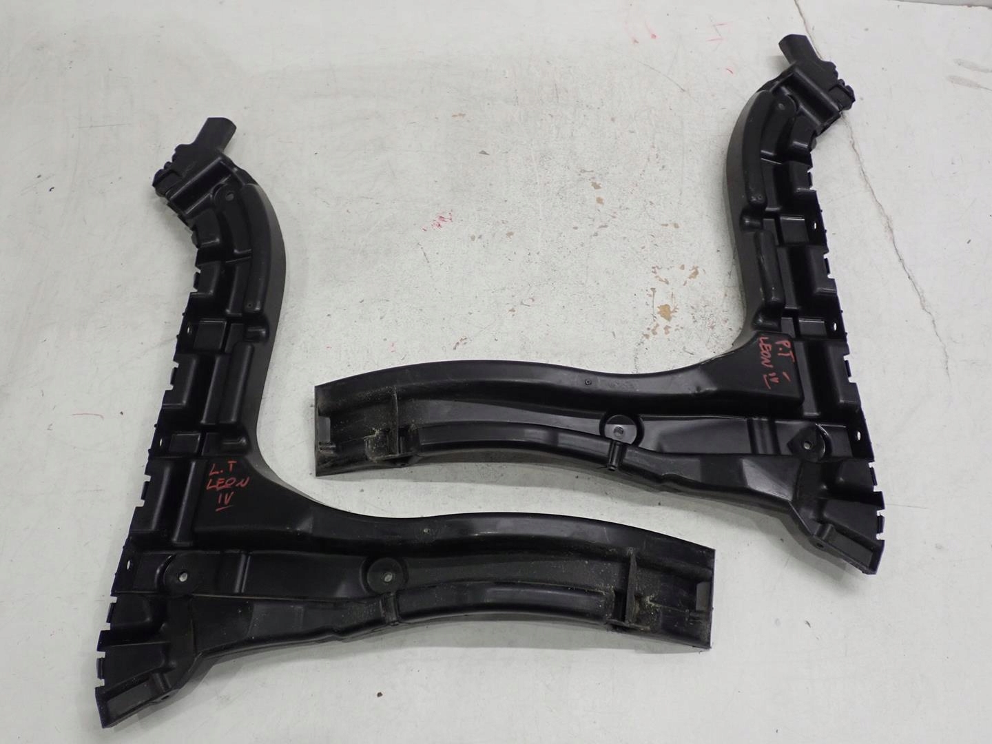bumper bracket left rear part SEAT LEON IV 2020- KOMBI 5FE807393A