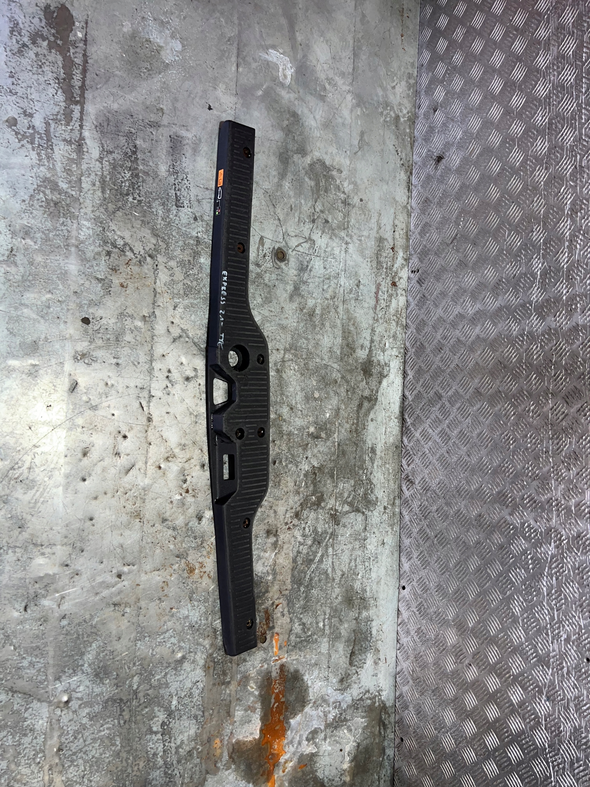 RENAULT EXPRESS 2021 OSŁNA PASA TYŁ TYLNEGO OBUDOWA PLASTIK 849218441R