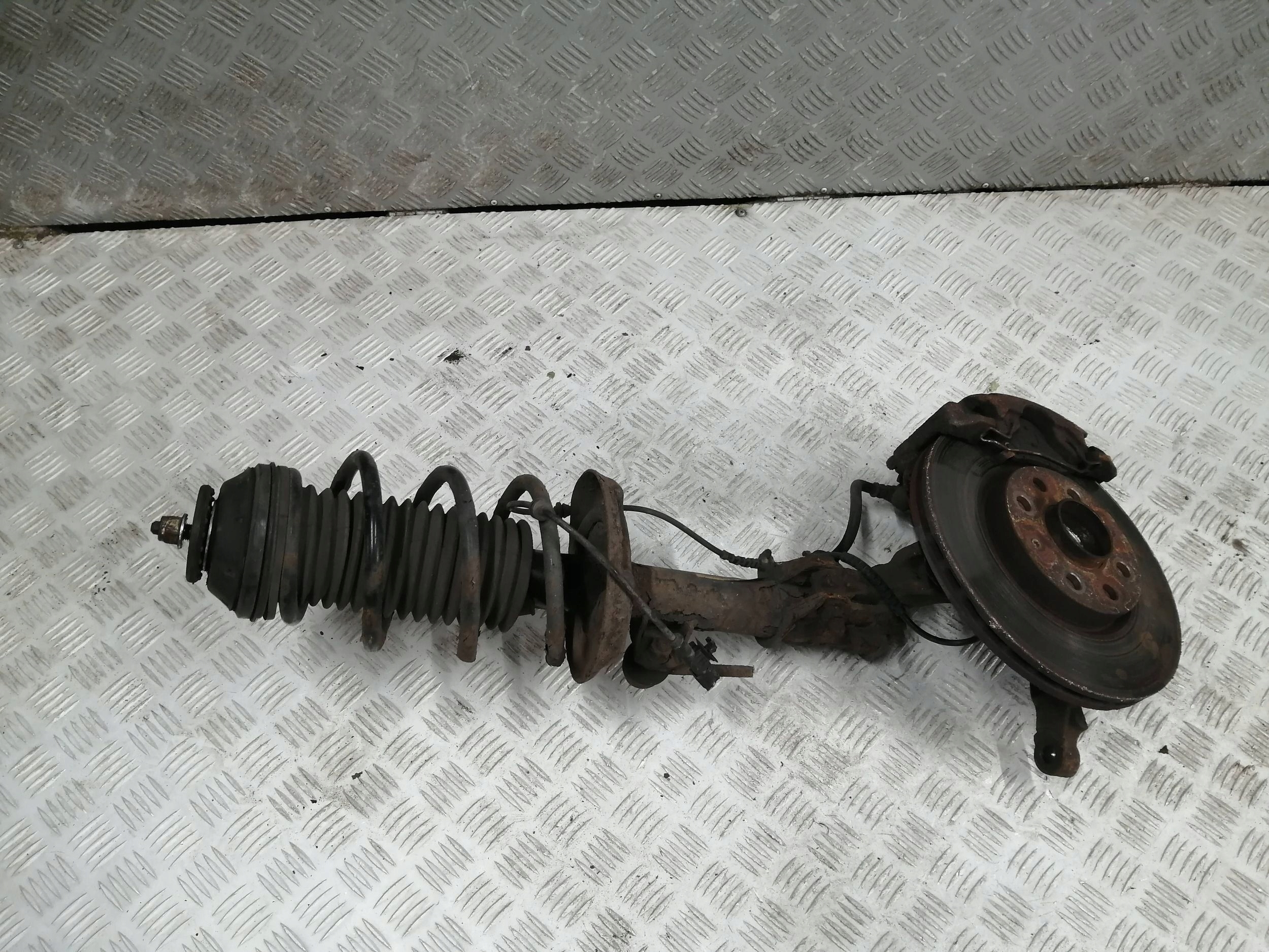 opel CORSA e 1.2 1.4 16V поворотный кулак, цапфа стойка правая