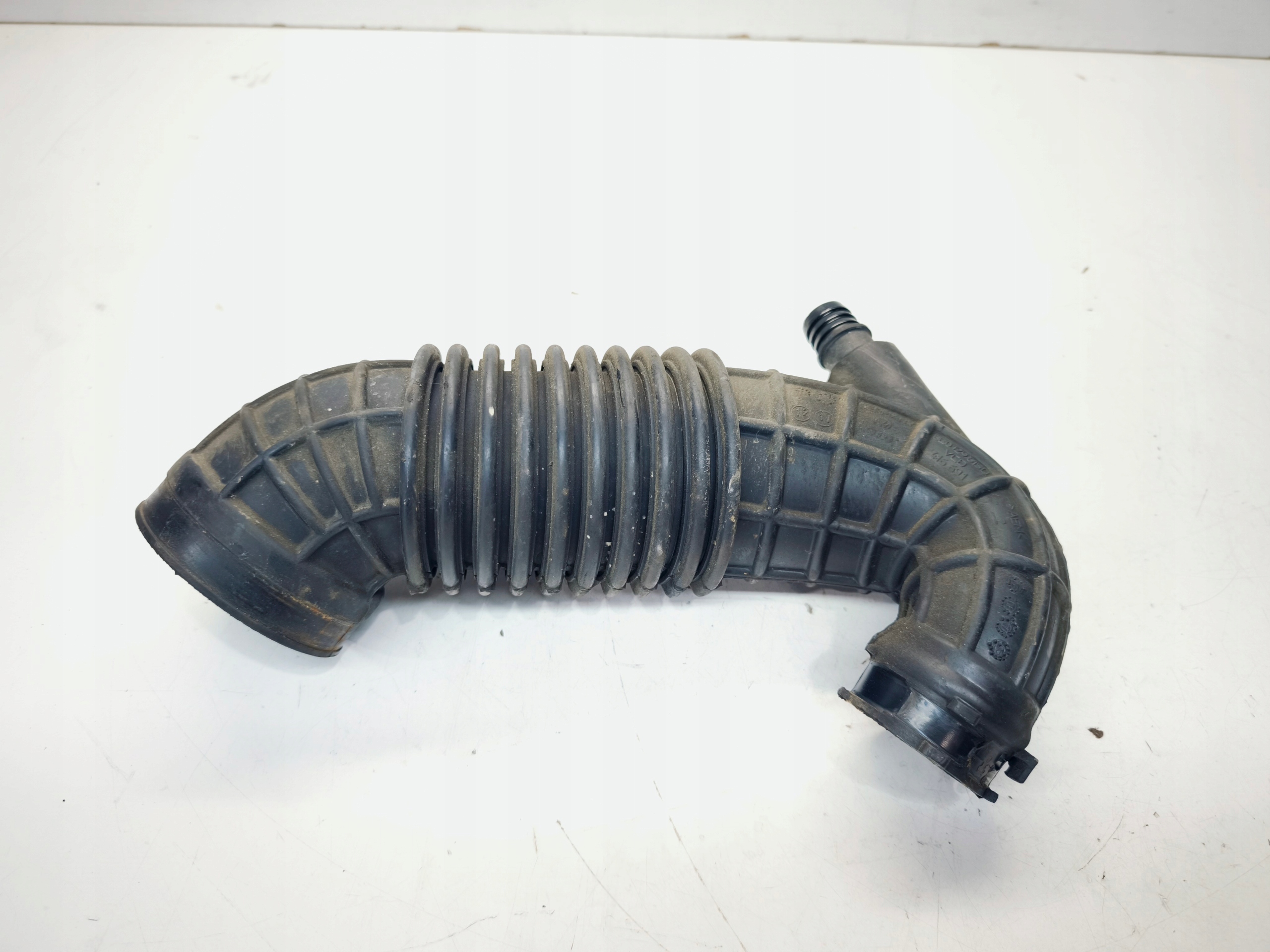 suction pipe air AUDI A4 B7 SEAT EXEO 2.0 TDI 8E0129615Q