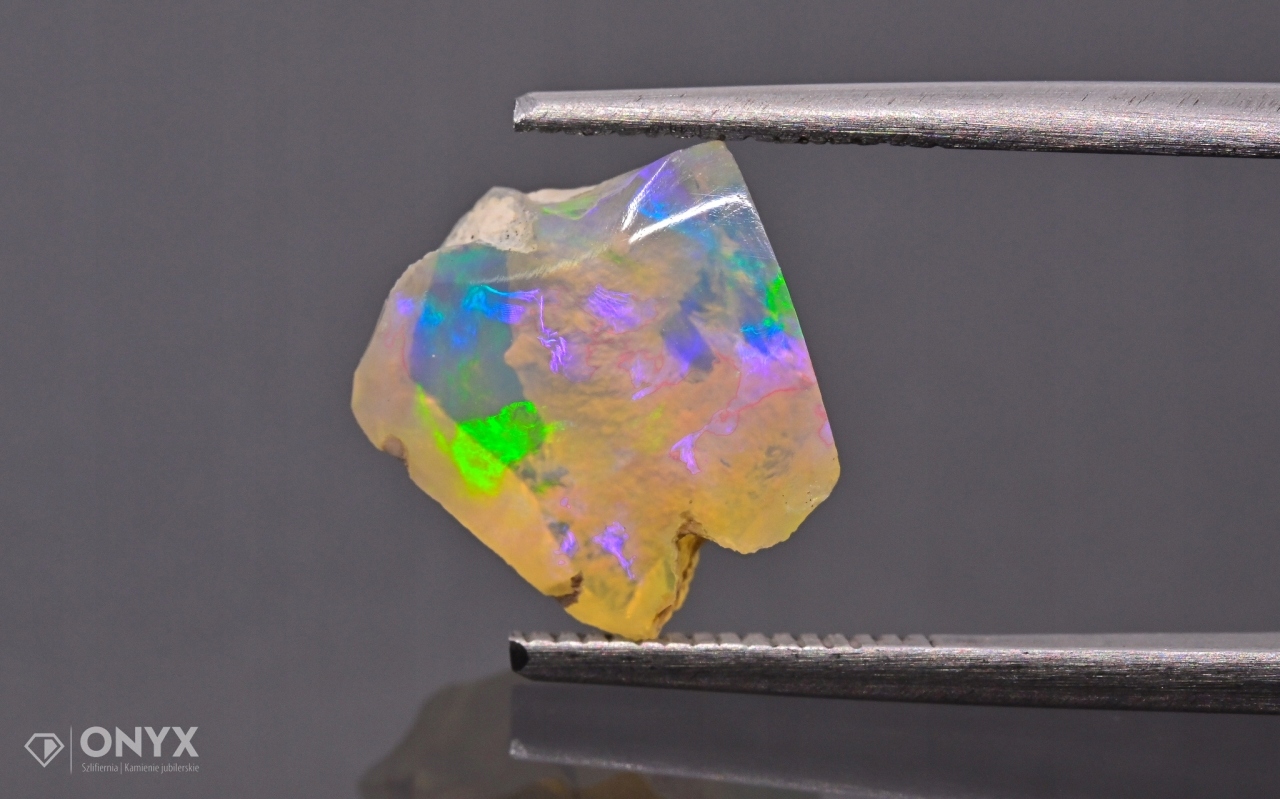 Opal z Etiopie hrudky 10,5x10 mm