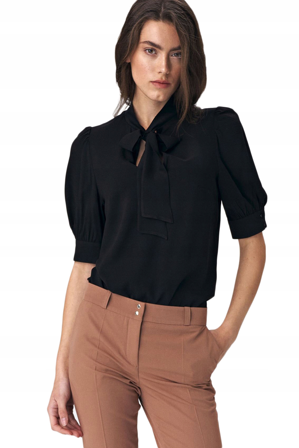 

Elegancka czarna bluzka wiązany dekolt B107 Xs