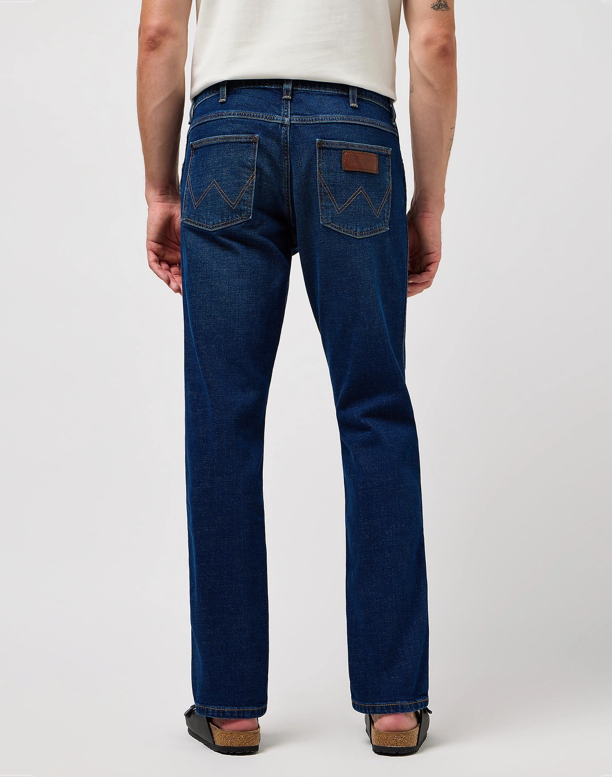 Pánské jednoduché džíny Wrangler Greensboro Black Hole 112360384 33/32