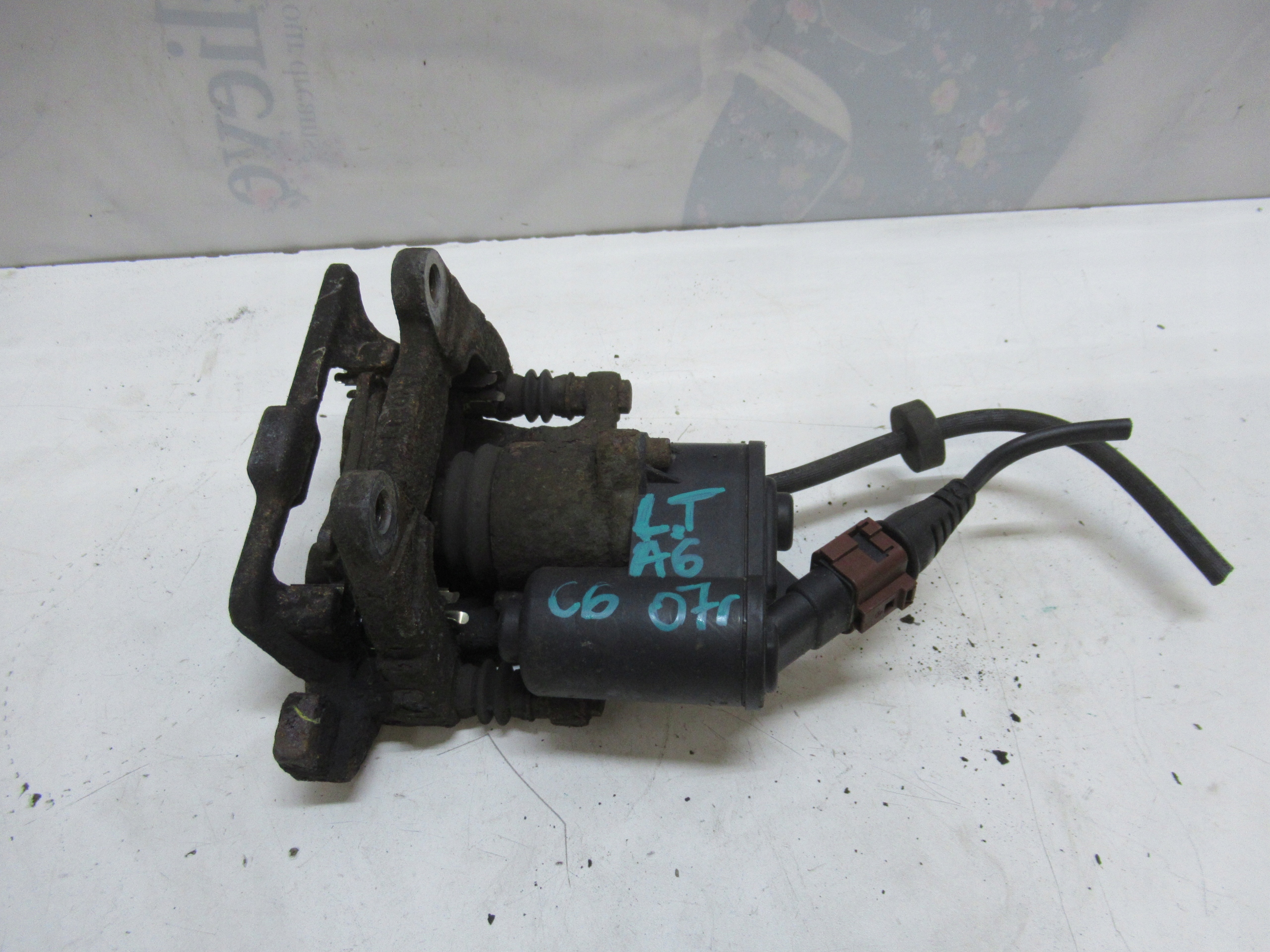 AUDI A6 C6 2.7 TDI caliper brake left rear part
