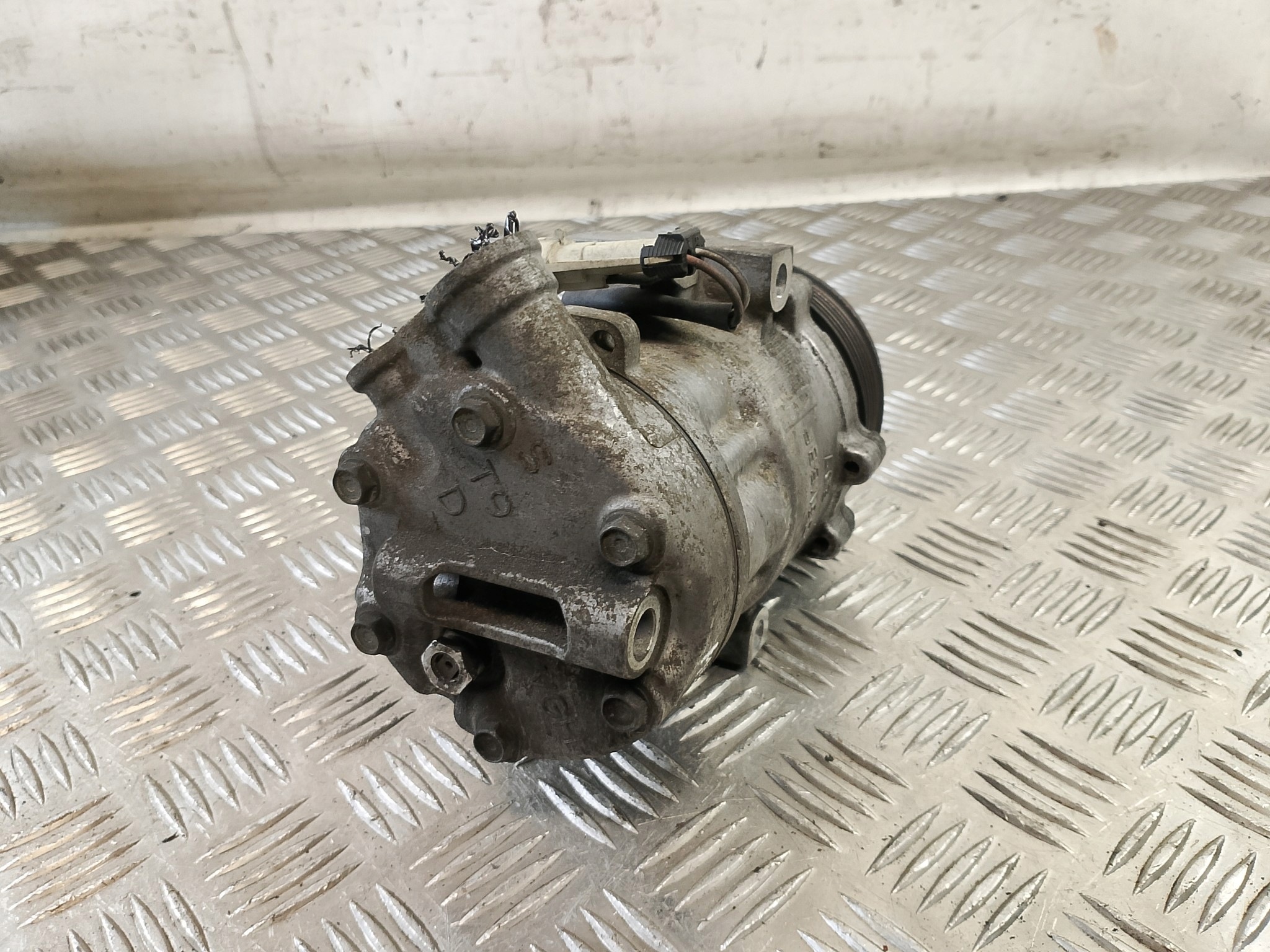 compressor compressor; of the air conditioning OPEL MERIVA A 1.7 CDTI 24421642