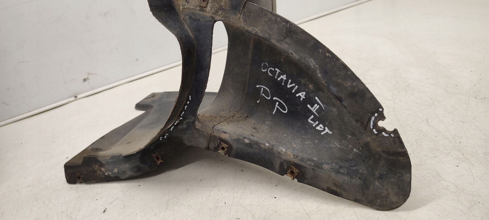mudguard front front right Skoda Octavia II LIFT 1,4 TSI