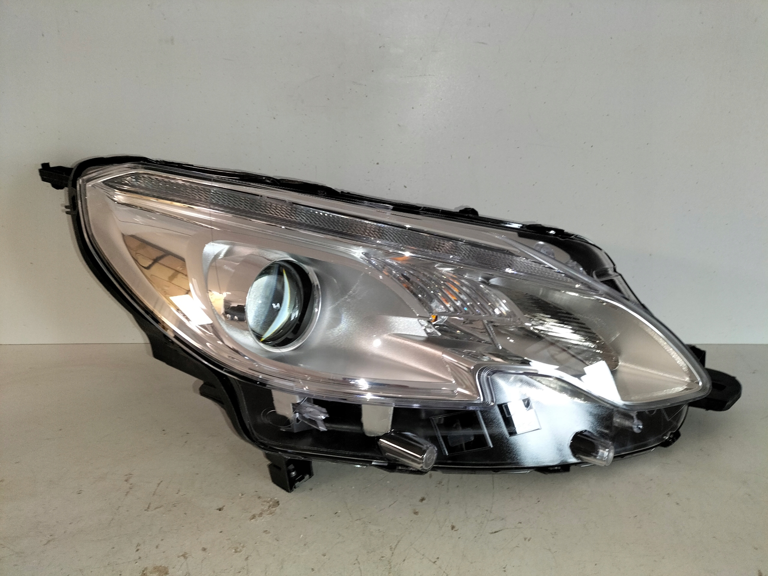 light front reflektor right PEUGEOT 2008 13-16