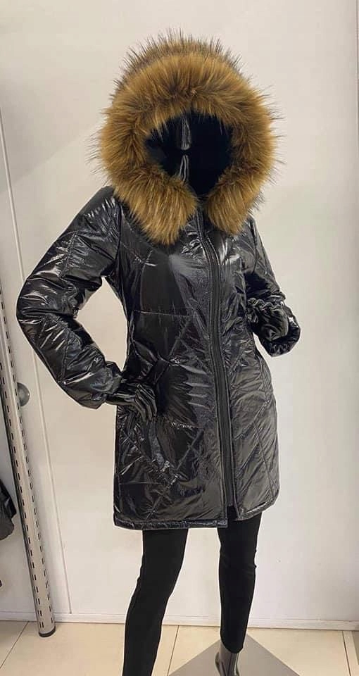Bunda Kabát Černá zateplená s kapucí Polský Velikost Výrobce S