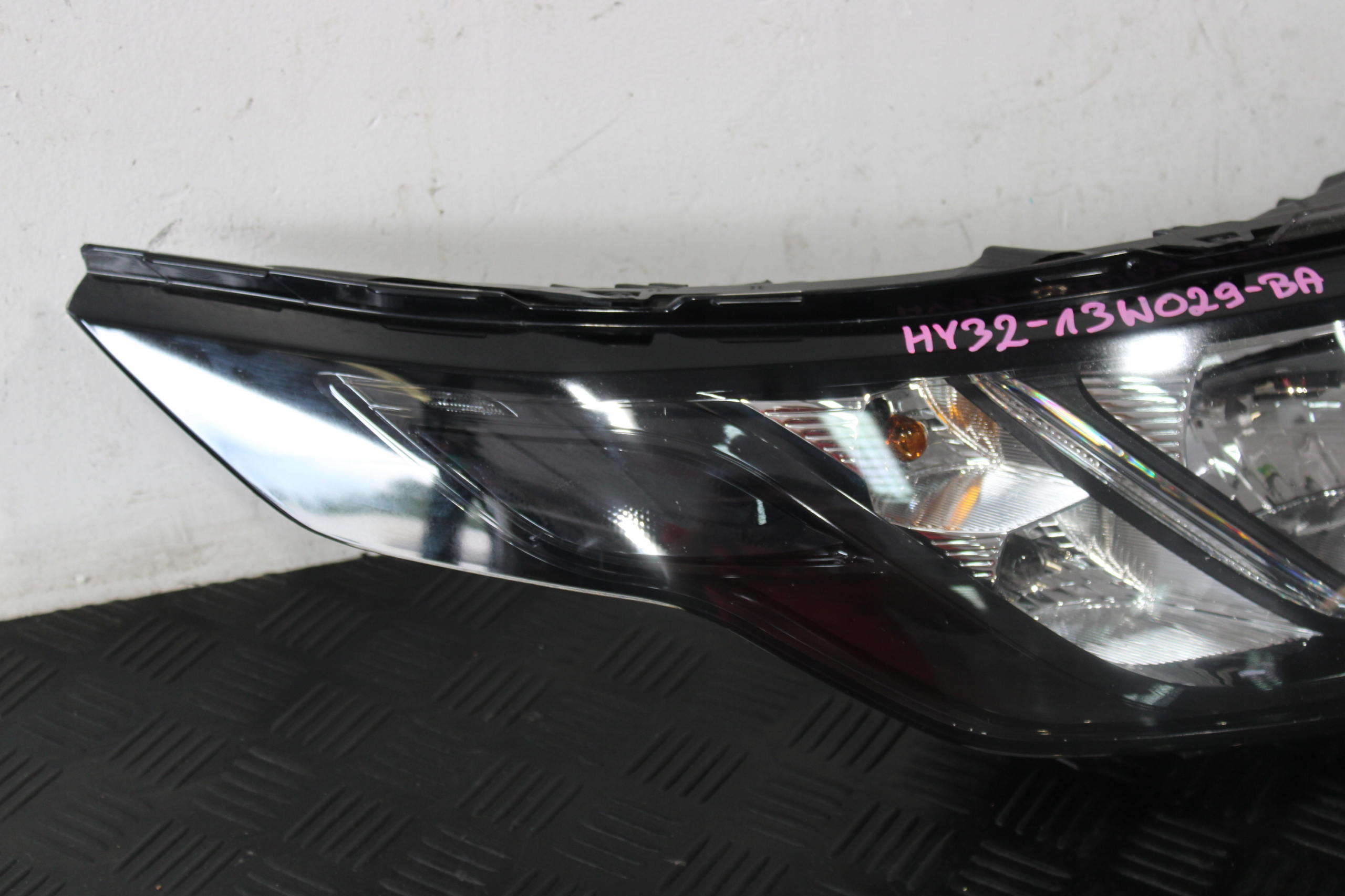 light right front LAND ROVER DISCOVERY V 5 L462 HY32-13W029-BA