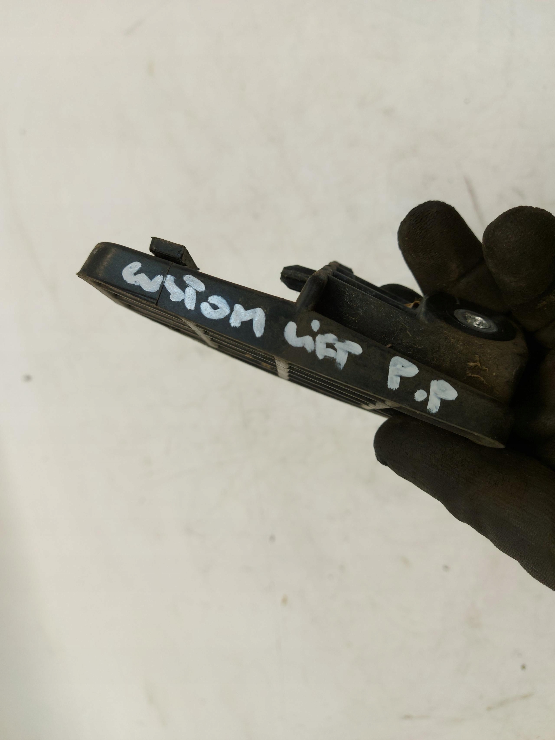 Ford Transit Custom LIFT bracket of the engine of wipers right