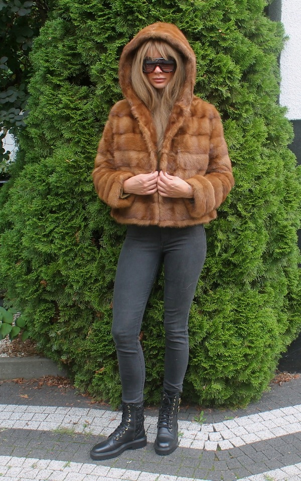 FUTRO Z NOREK-NORKI-MINK-FUR-KURTKA DO AUTA- S