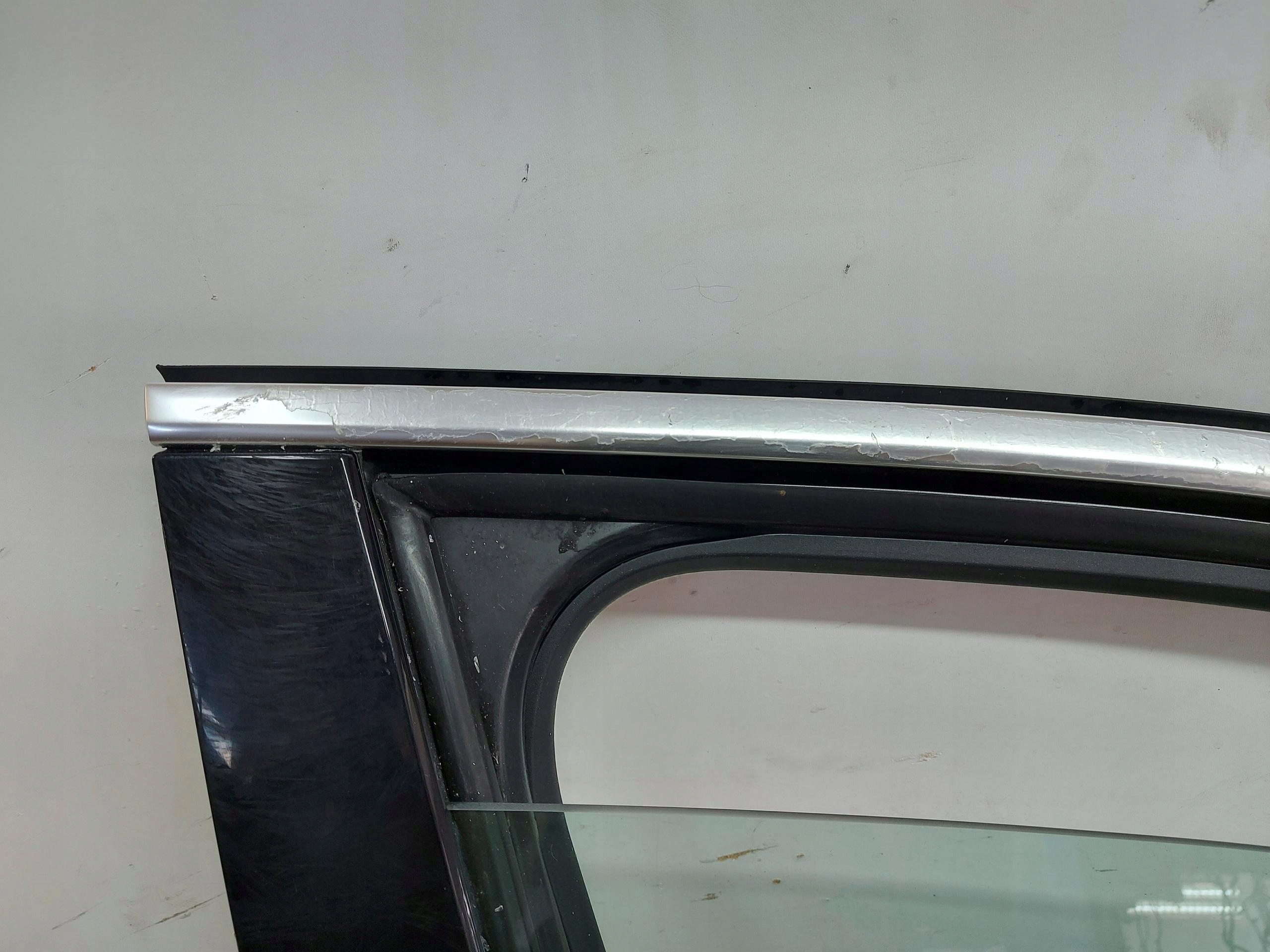 Audi Q8 E-TRON SUV 4KE door right front front lv5z damaged !