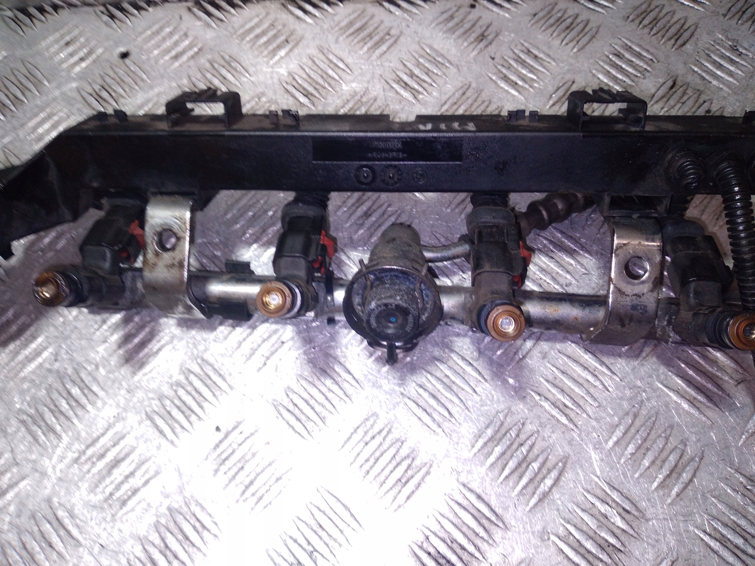 Rampe injection MINI COOPER ONE 1.6 B 04891337AB