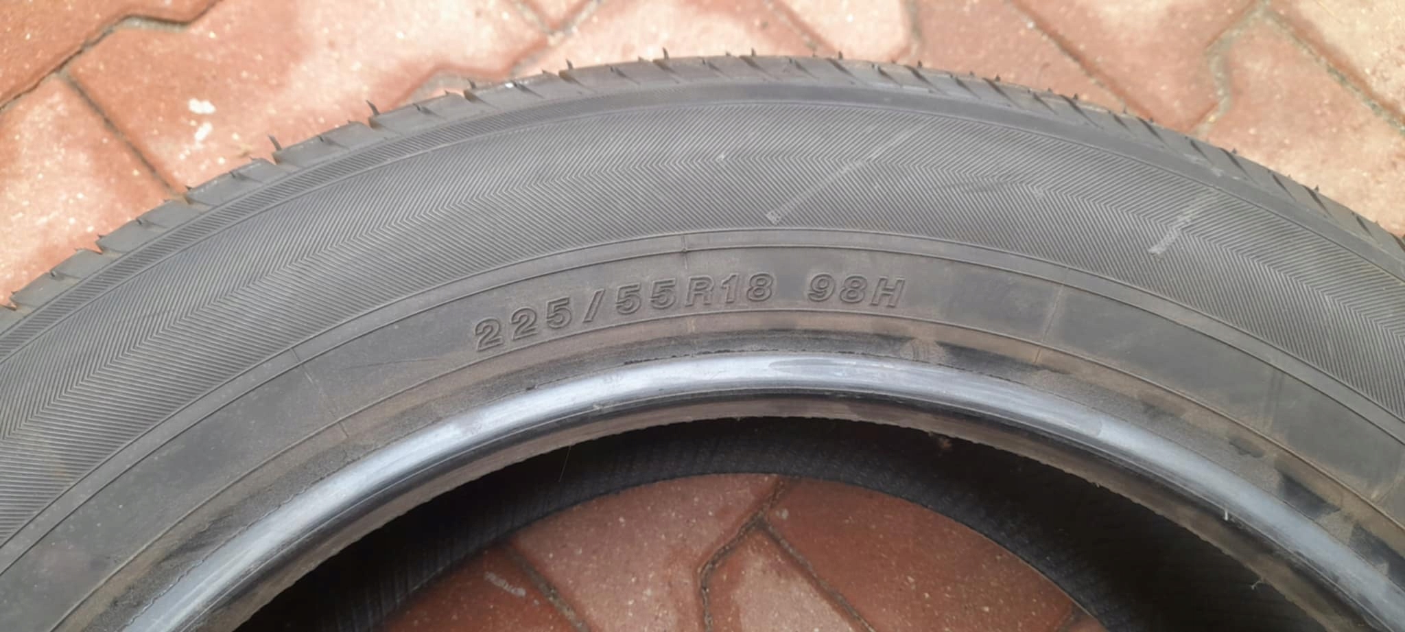 YOKOHAMA BLUEARTH E70 225/55R18 98H